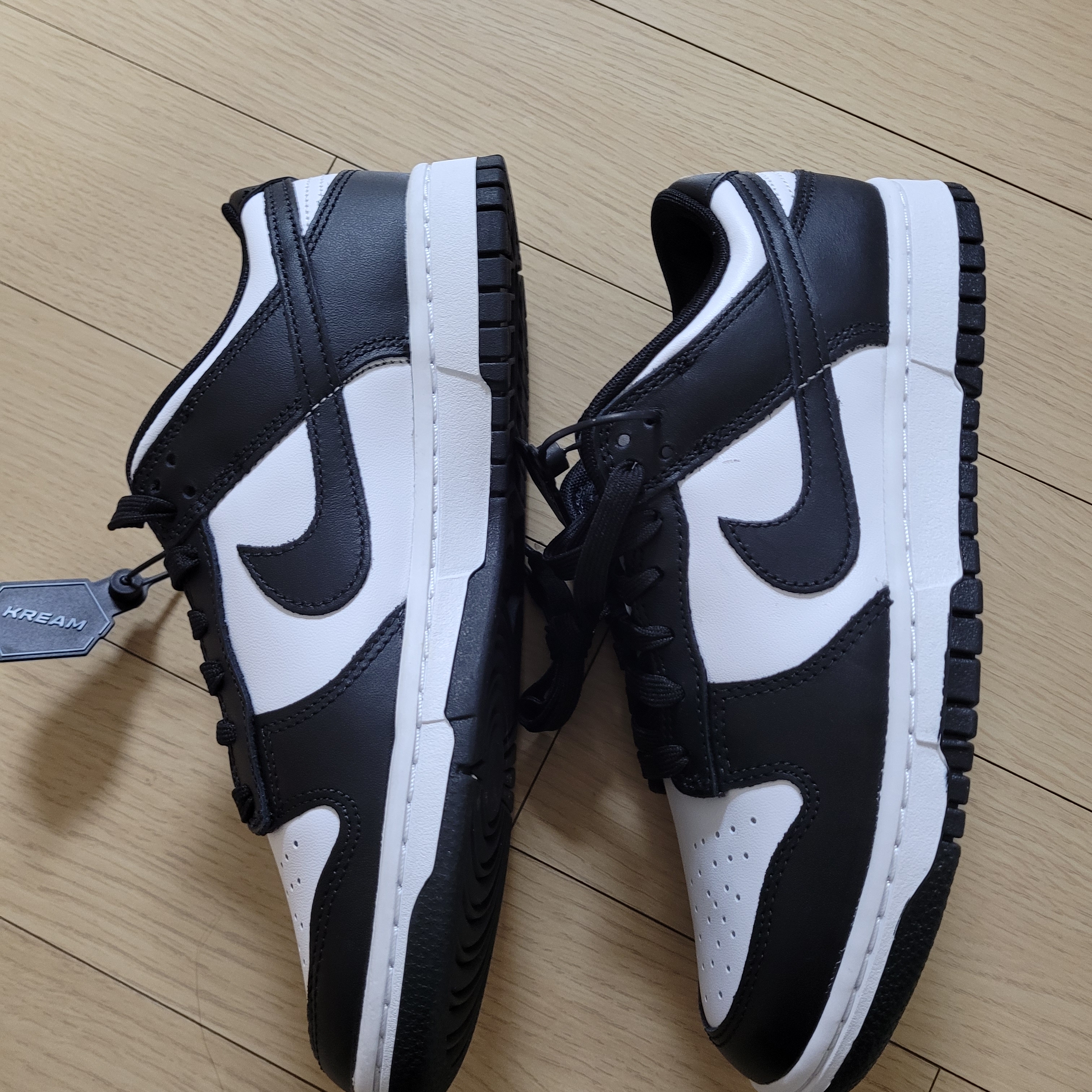 Nike Dunk Low Retro Black 착용 스타일 - 2