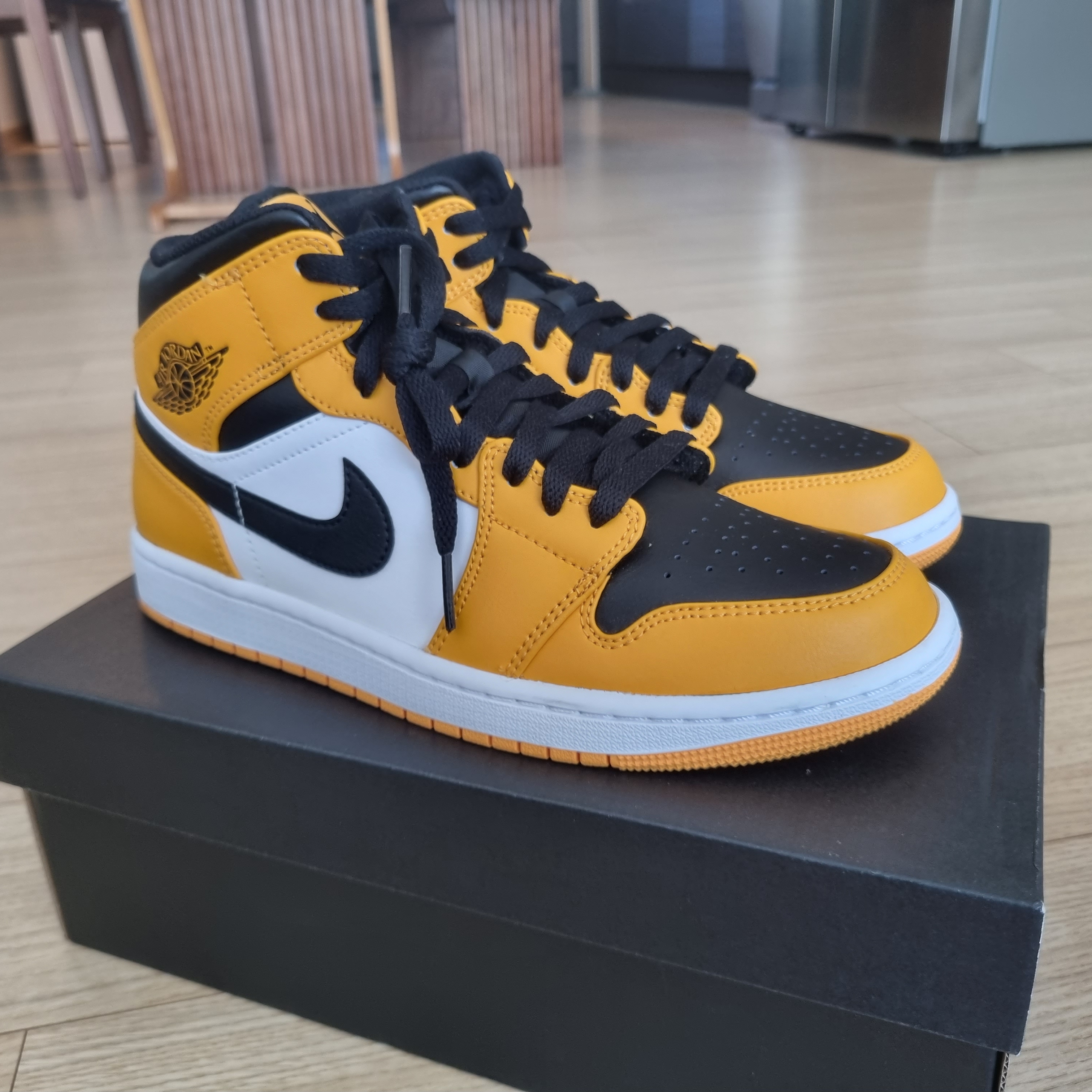 Jordan 1 Mid Taxi 착용 스타일
