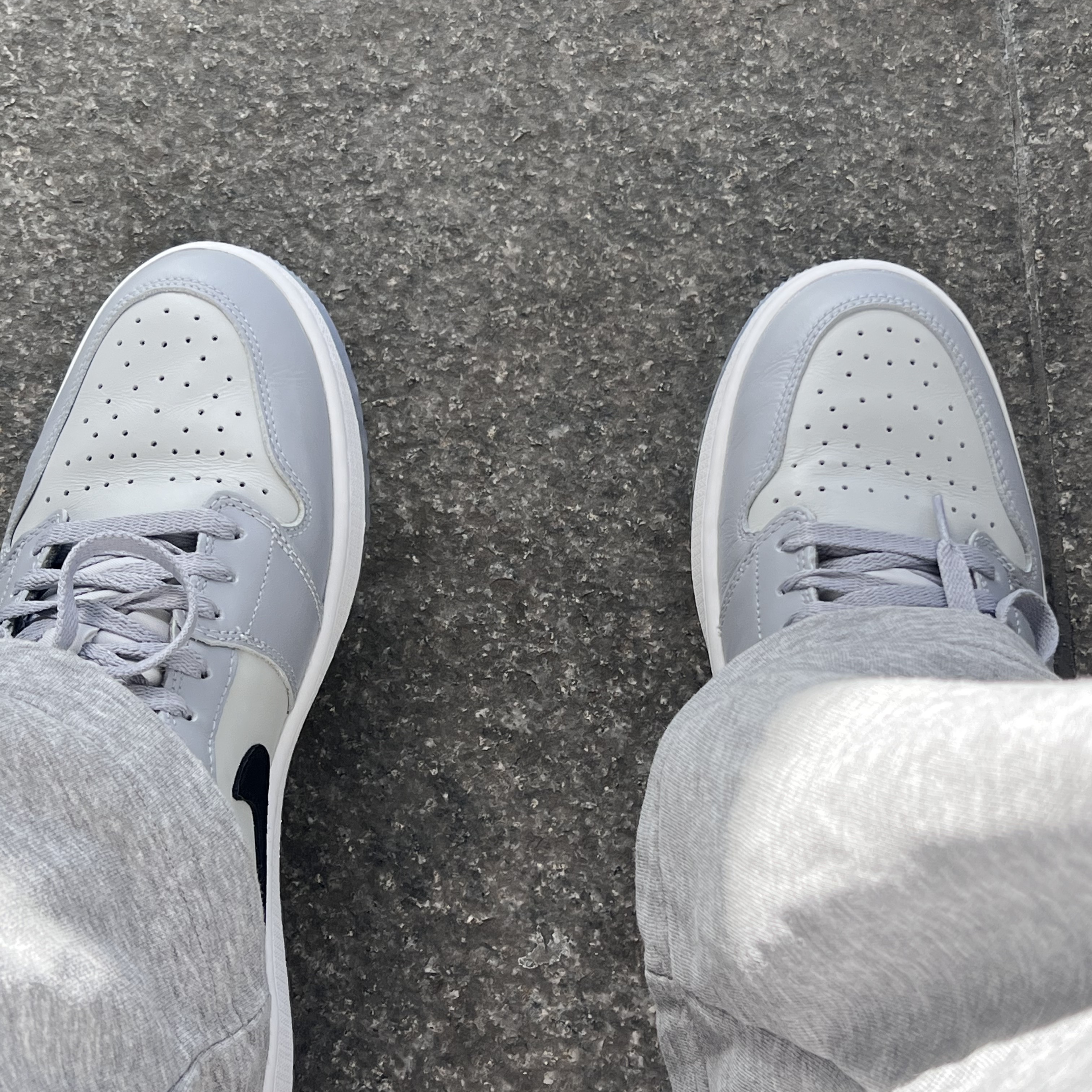 Jordan 1 Low Golf Wolf Grey 착용 스타일