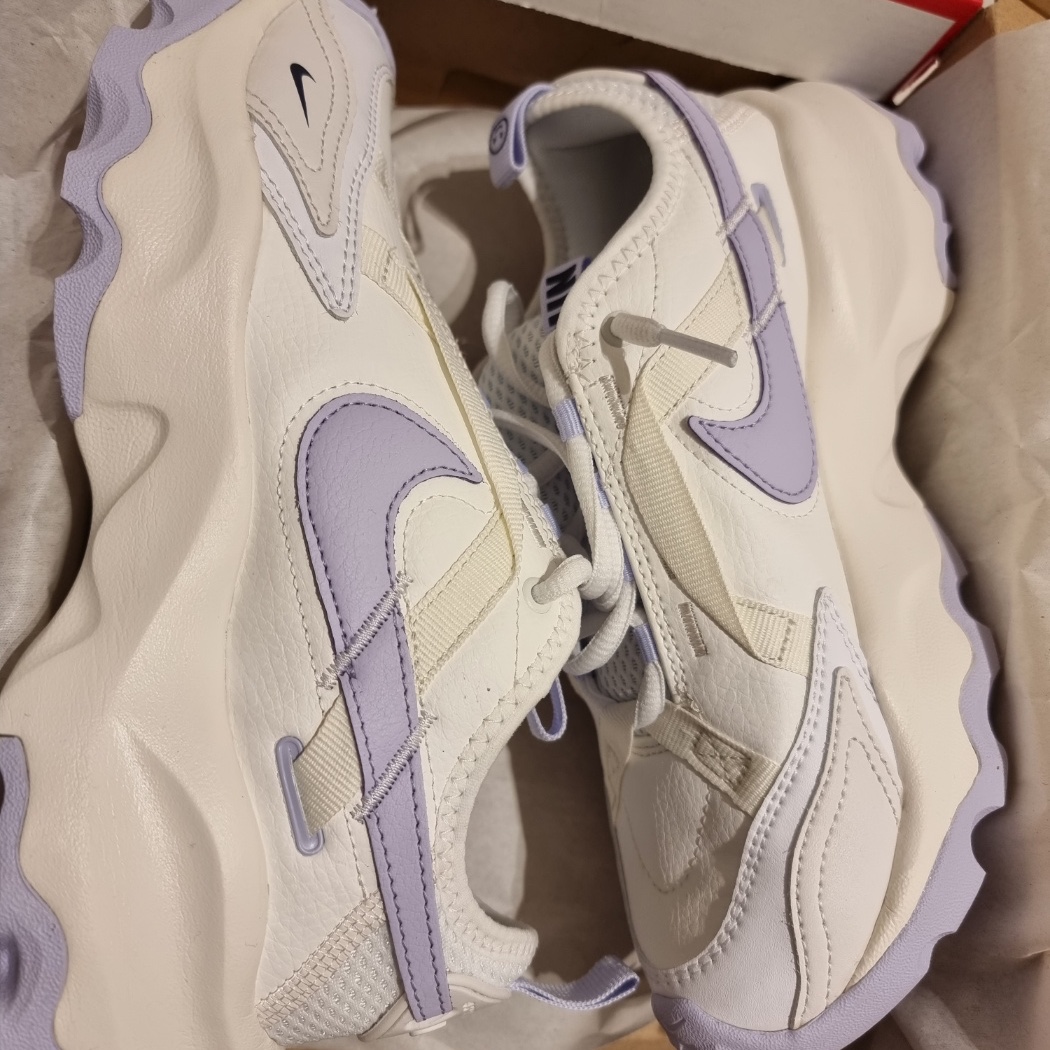 (W) Nike TC 7900 Summit White 착용 스타일 - 3