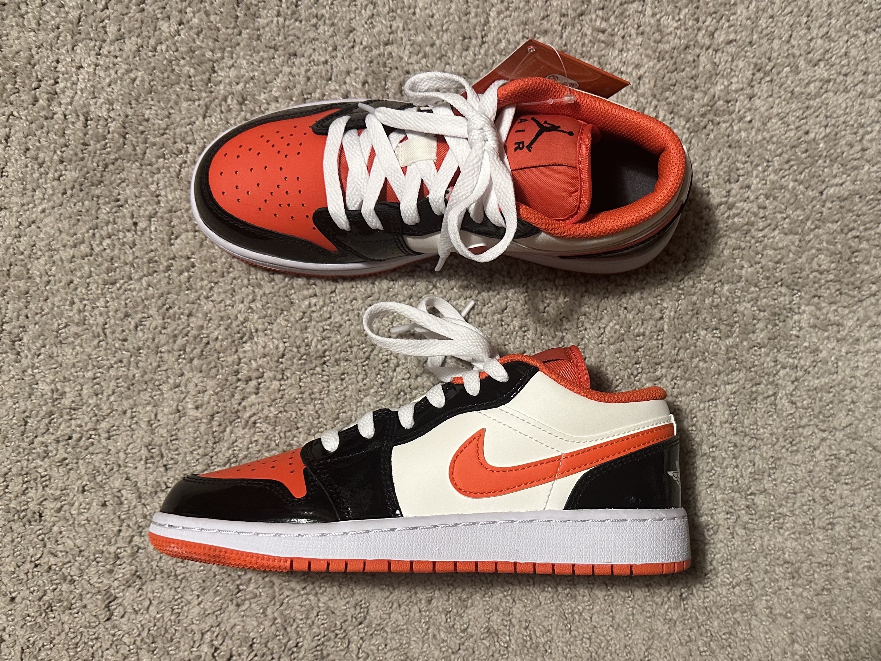 (GS) Jordan 1 Low SE Team Orange Black 착용 스타일 - 3
