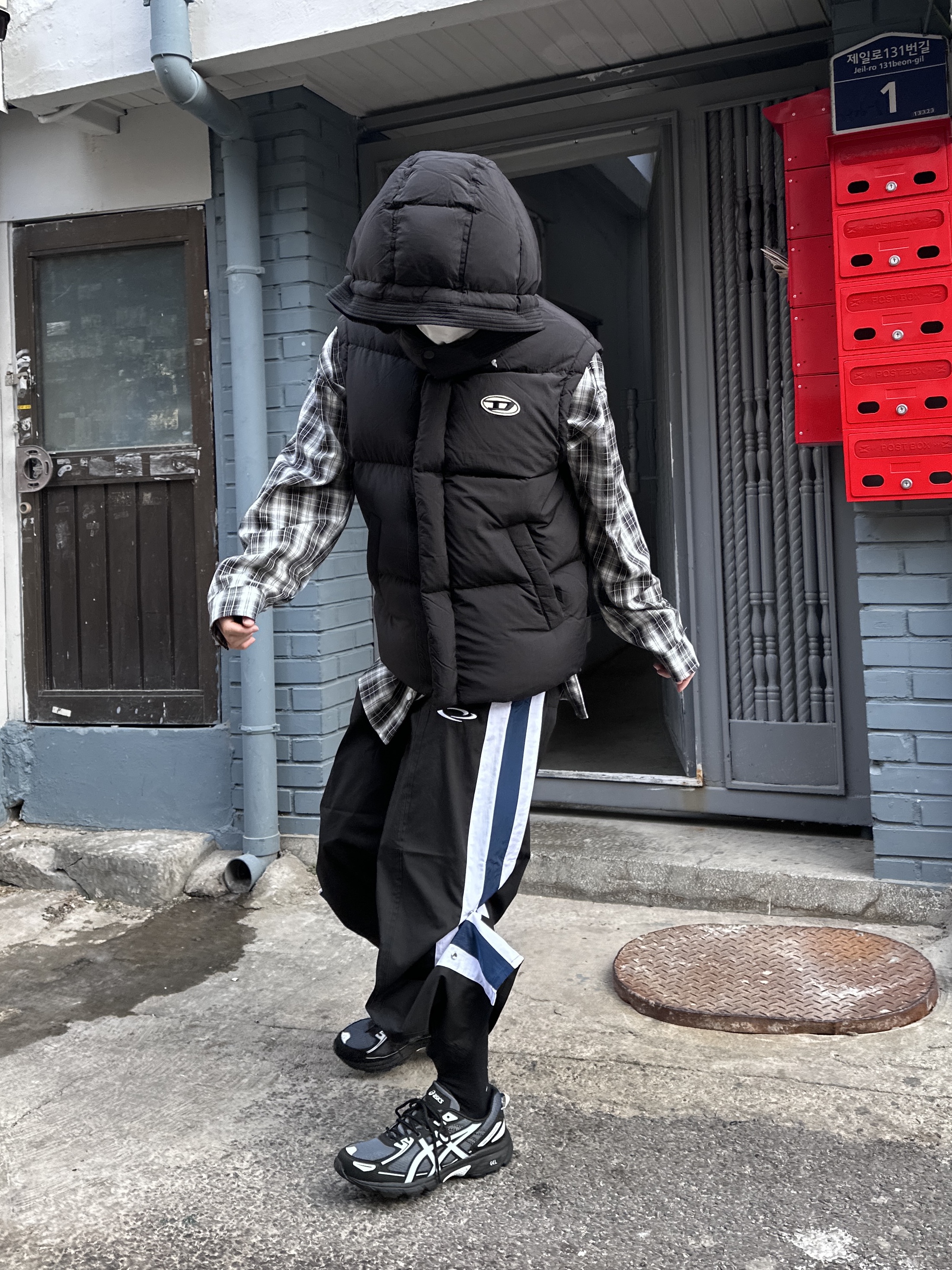 Diesel Polygiene Viraloff Rolf Real Down Vest Black, Asics Gel-Venture 6 Carrier Grey 착용 스타일 - 2