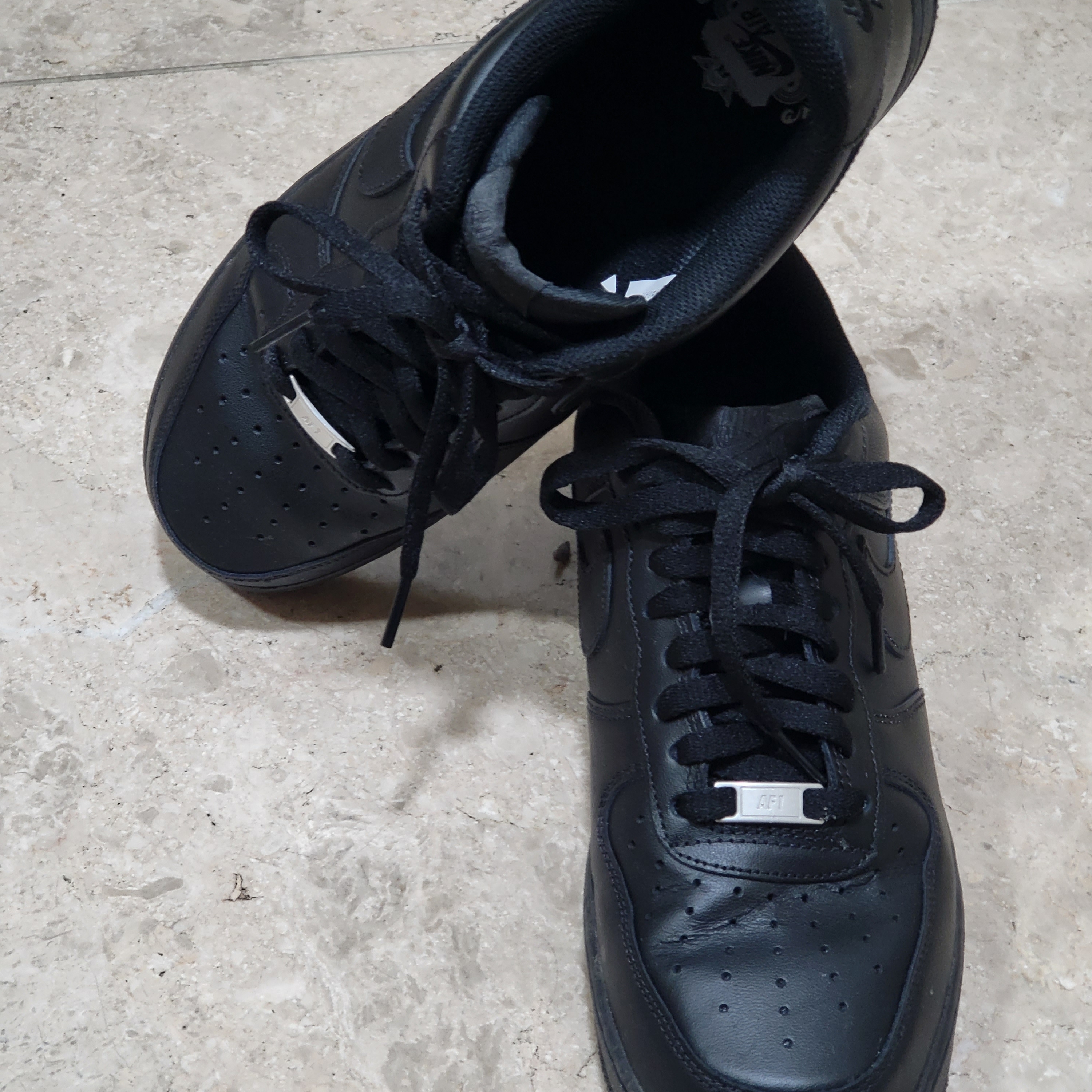 Nike Air Force 1 '07 Low Triple Black 착용 스타일