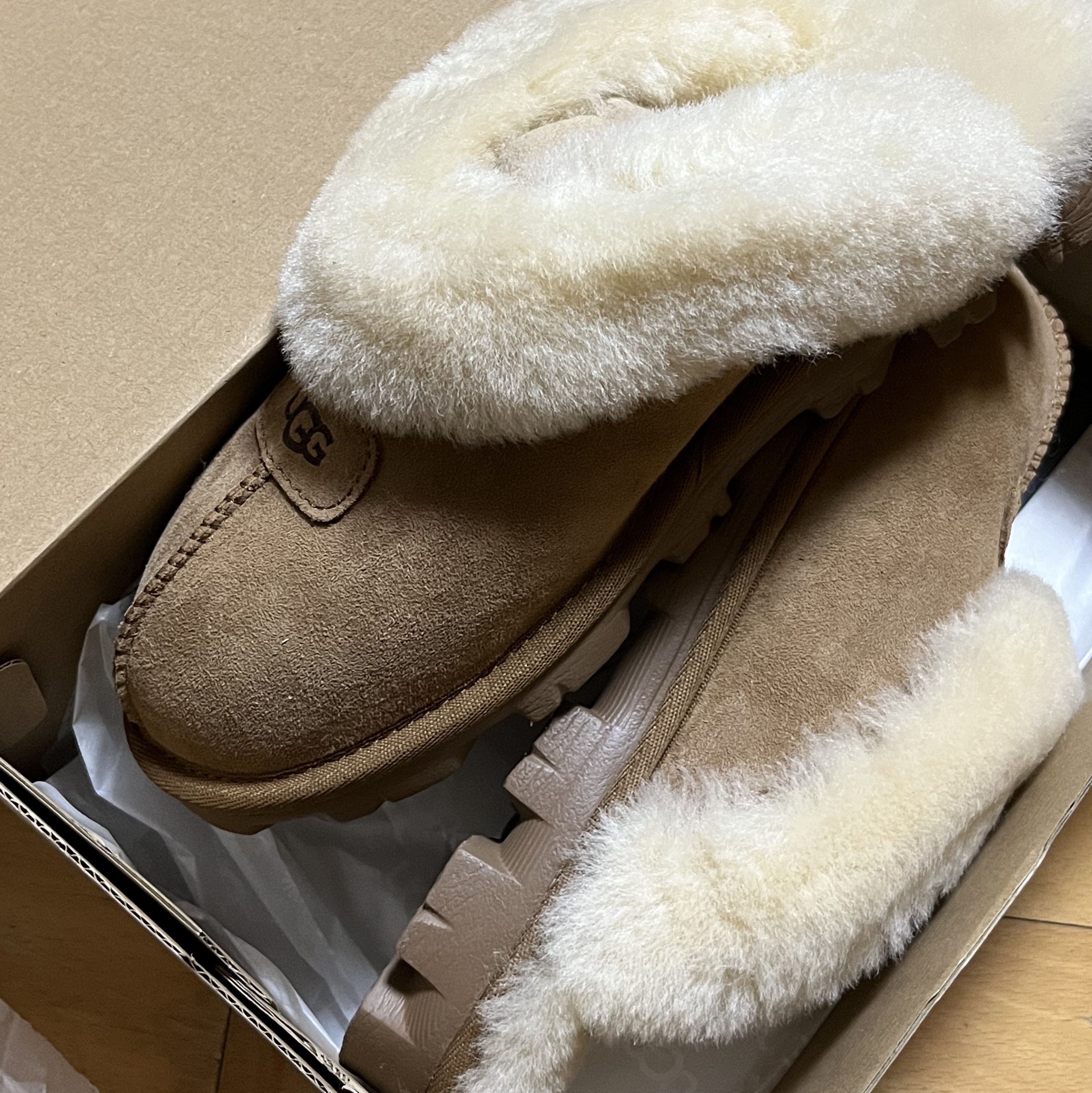 (W) UGG Coquette Slipper Chestnut 착용 스타일