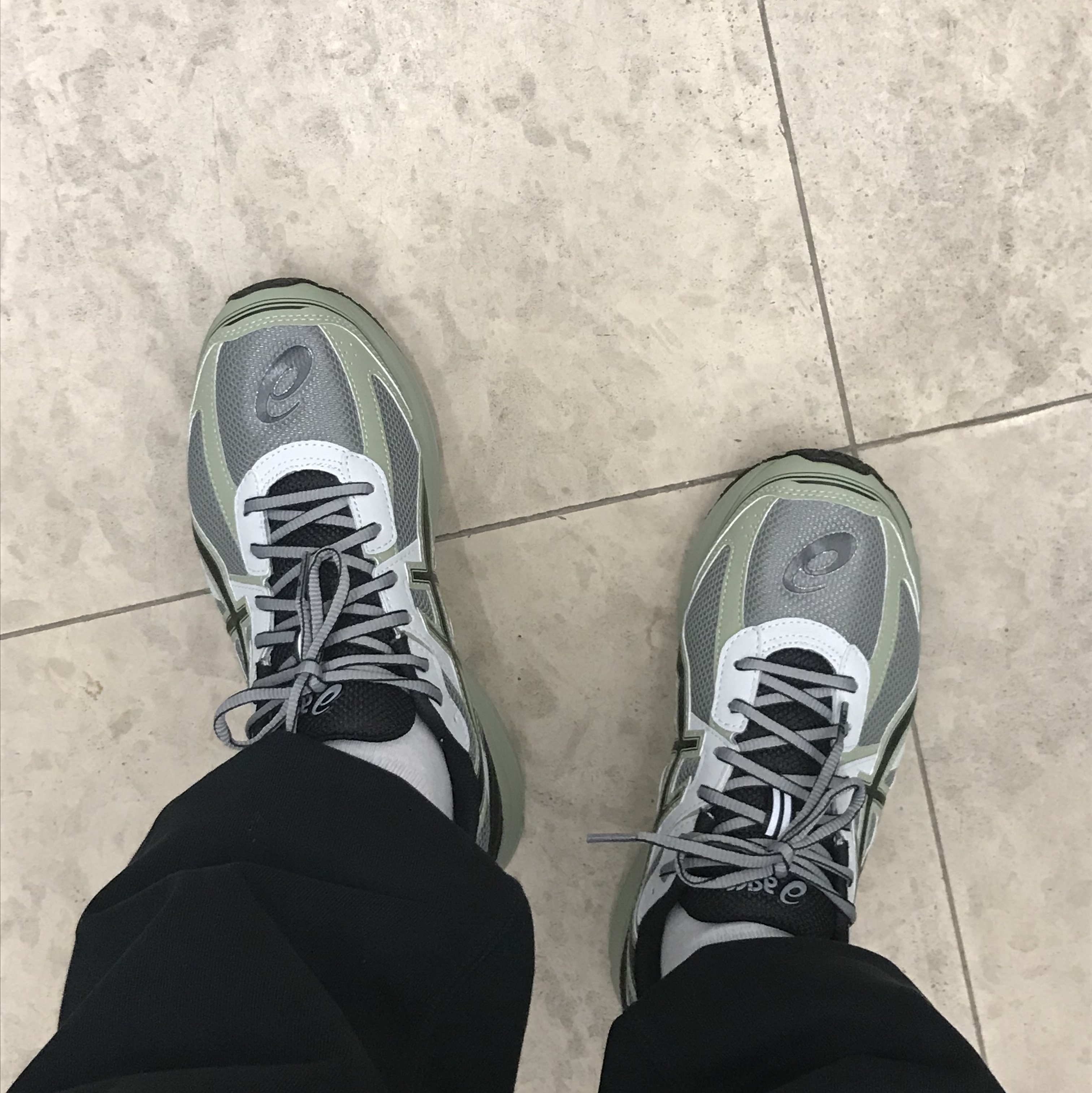 Asics Jog 100 S Sheet Rock - 2E Wide 착용 스타일