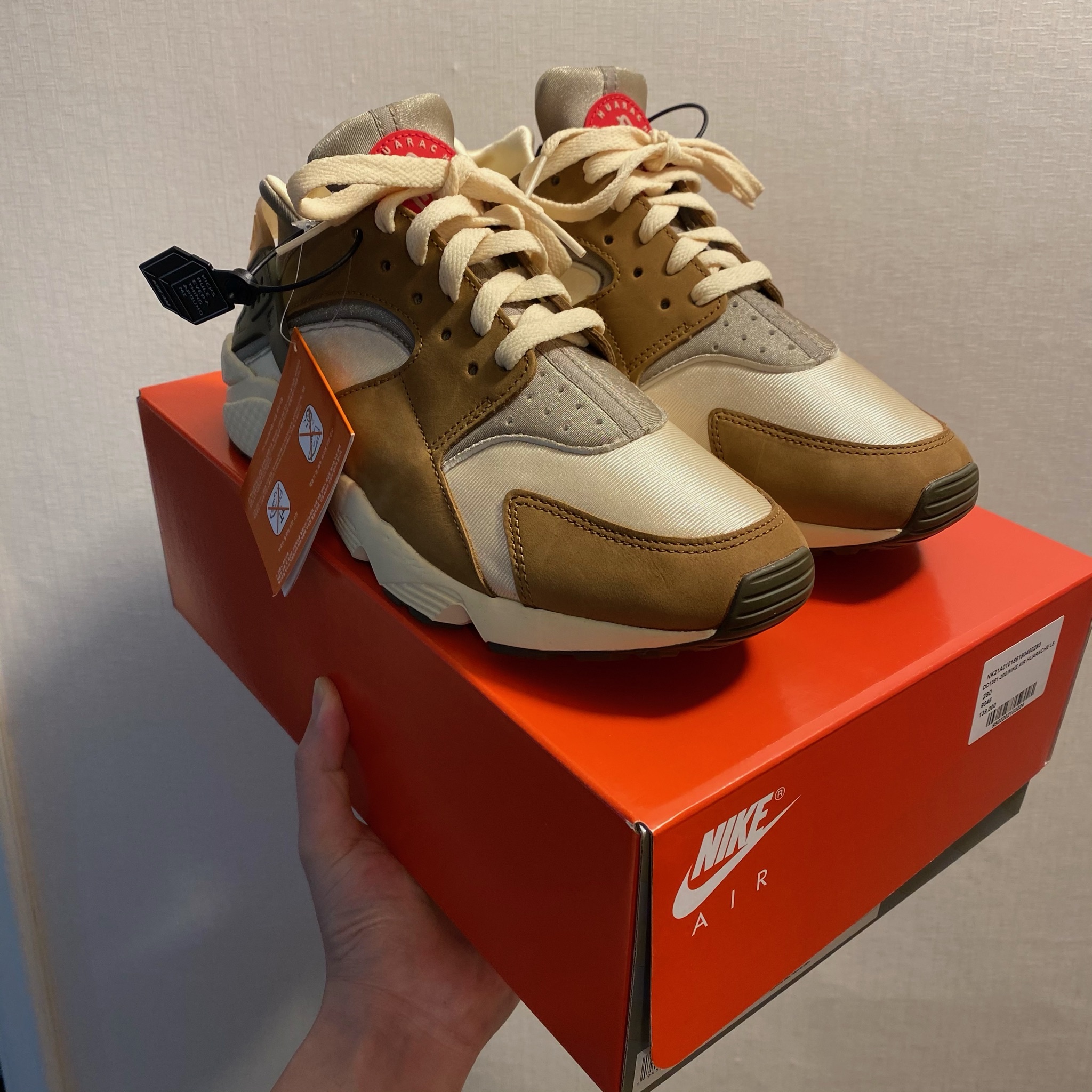 Nike x Stussy Air Huarache LE Desert Oak 착용 스타일 - 2