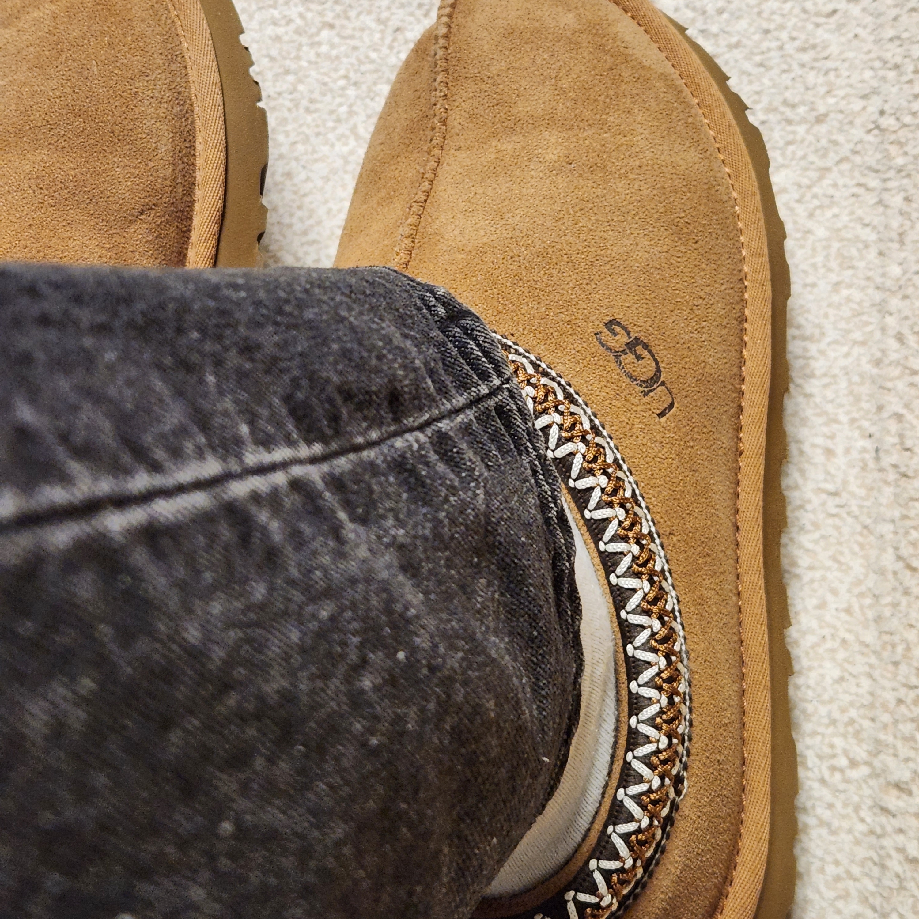 UGG Tasman Slipper Chestnut 착용 스타일