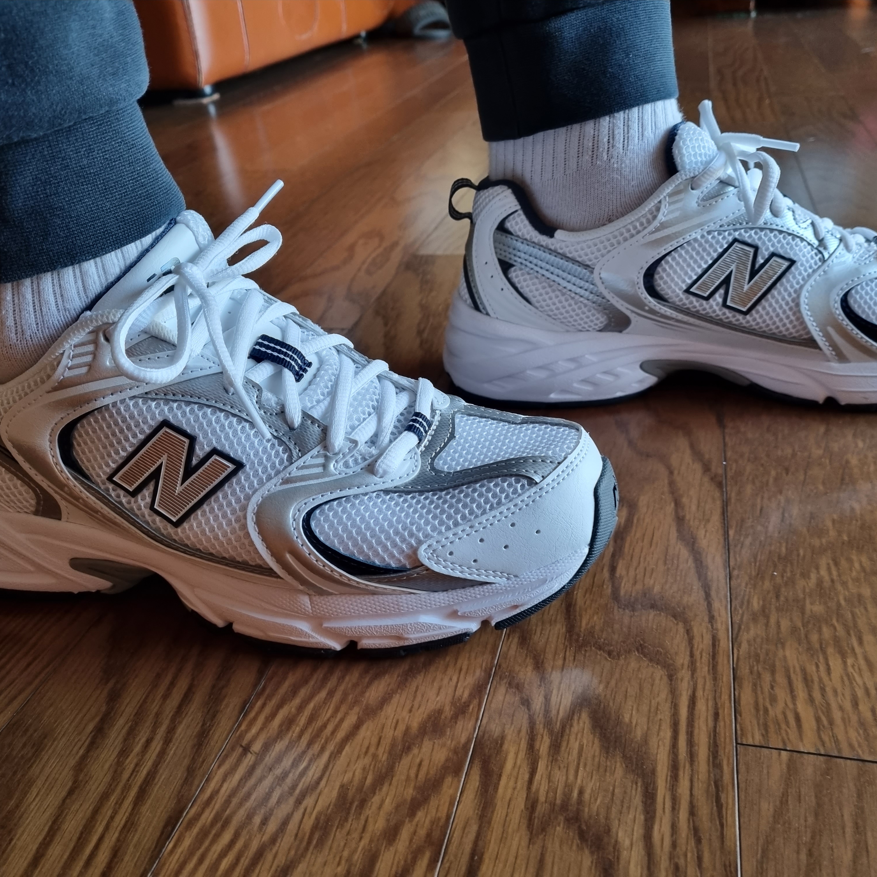 New Balance 530 White 착용 스타일 - 1