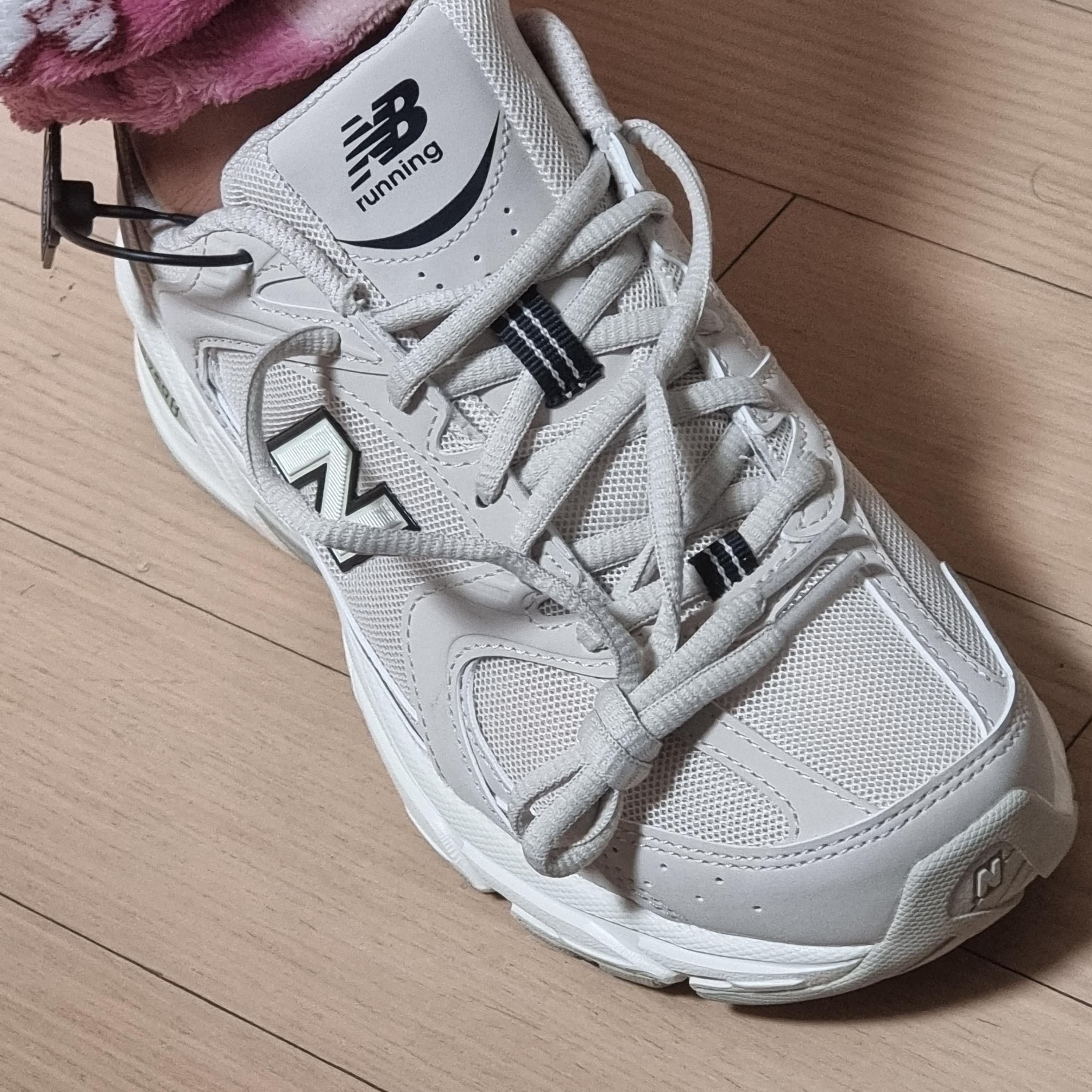 New Balance 530 Ivory 착용 스타일