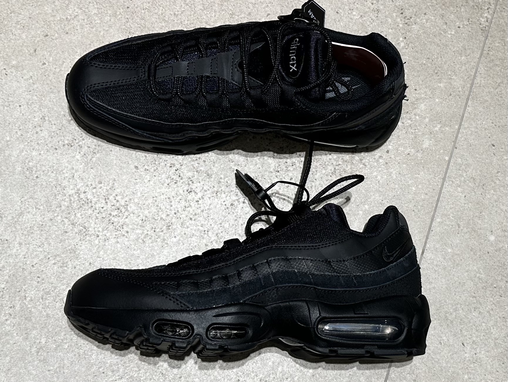 Nike Air Max 95 Essential Triple Black 2020 착용 스타일 - 2