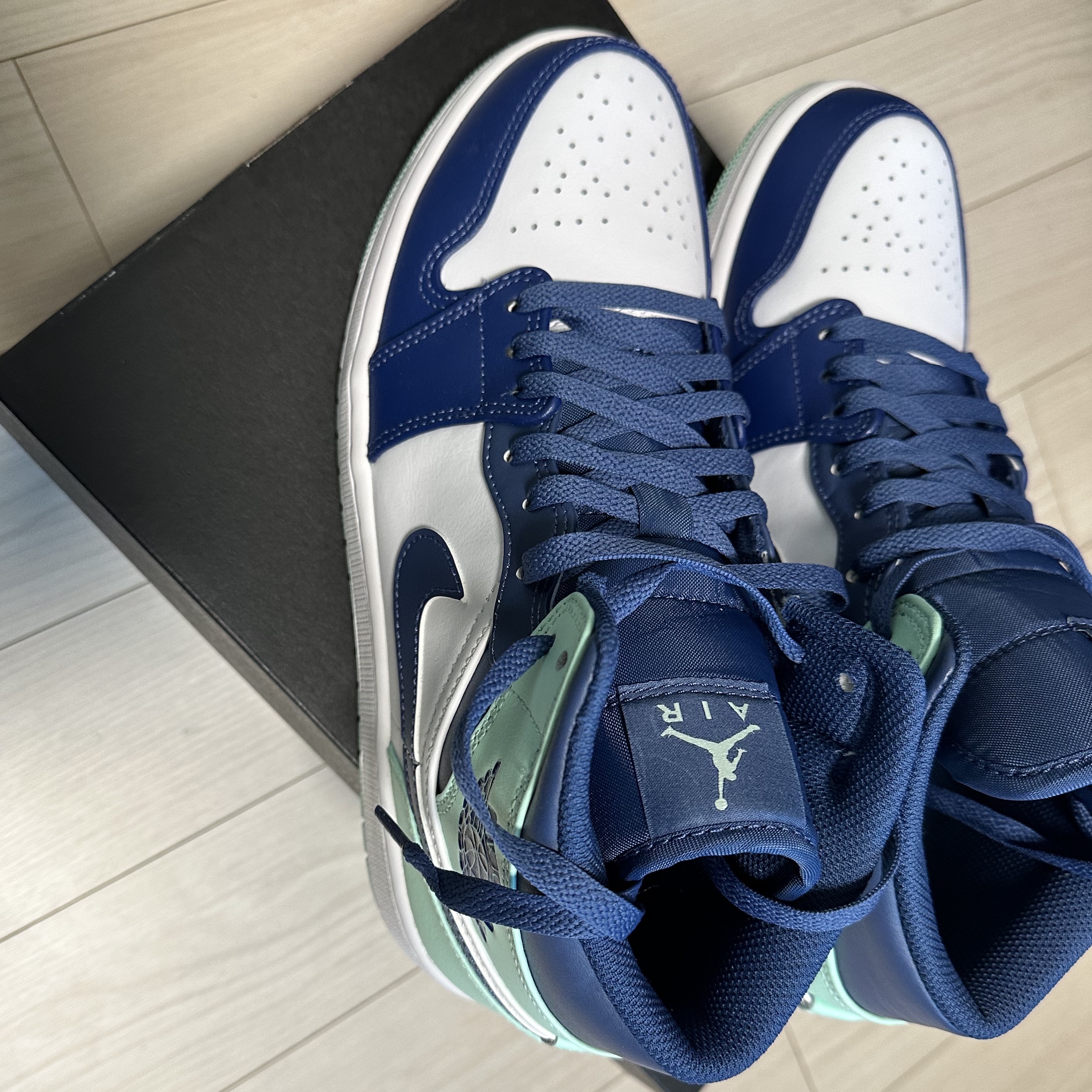 Jordan 1 Mid Blue Mint 착용 스타일