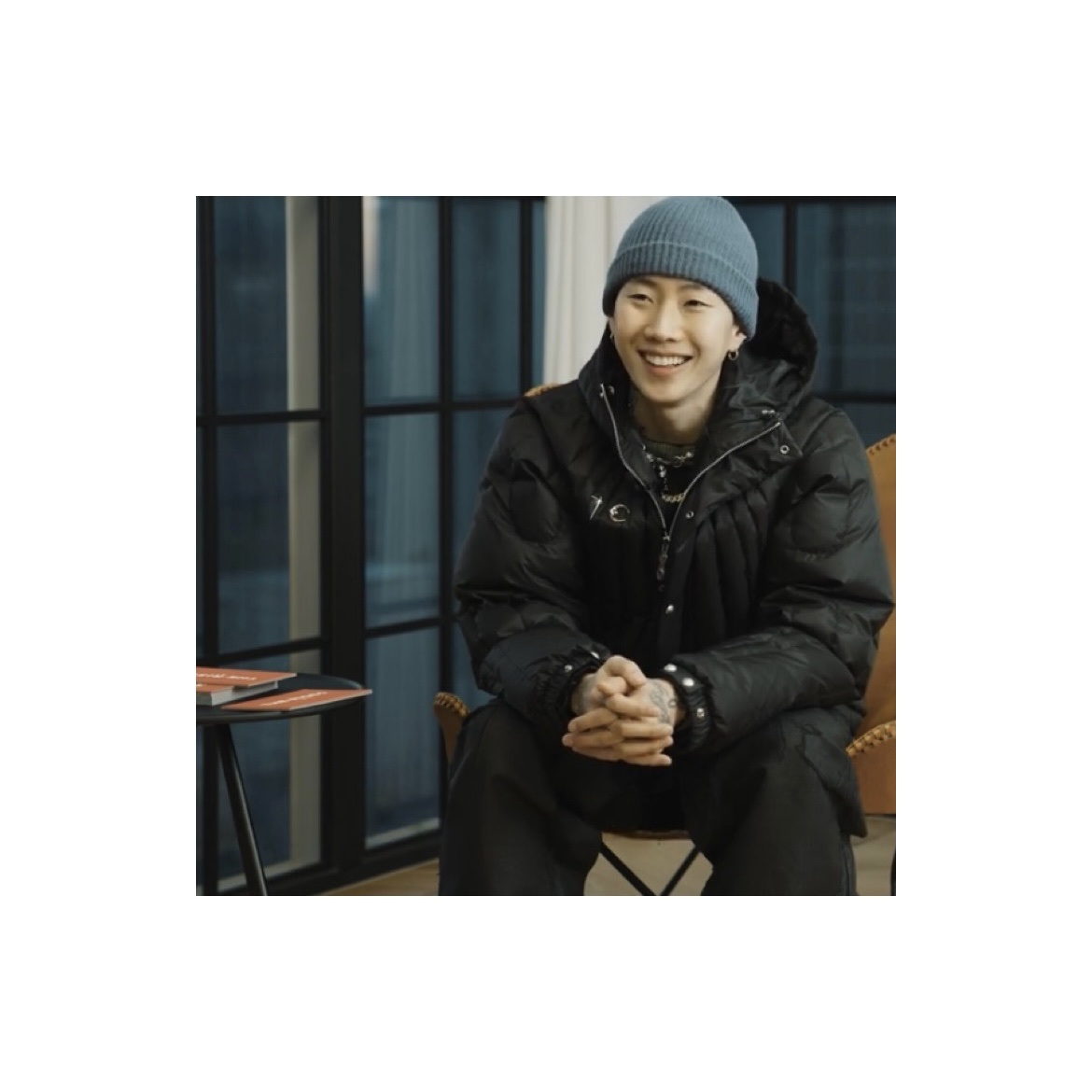 Adidas Superstar Core Black White, Thug Club Cave Down Jacket Black 착용 스타일 - 1