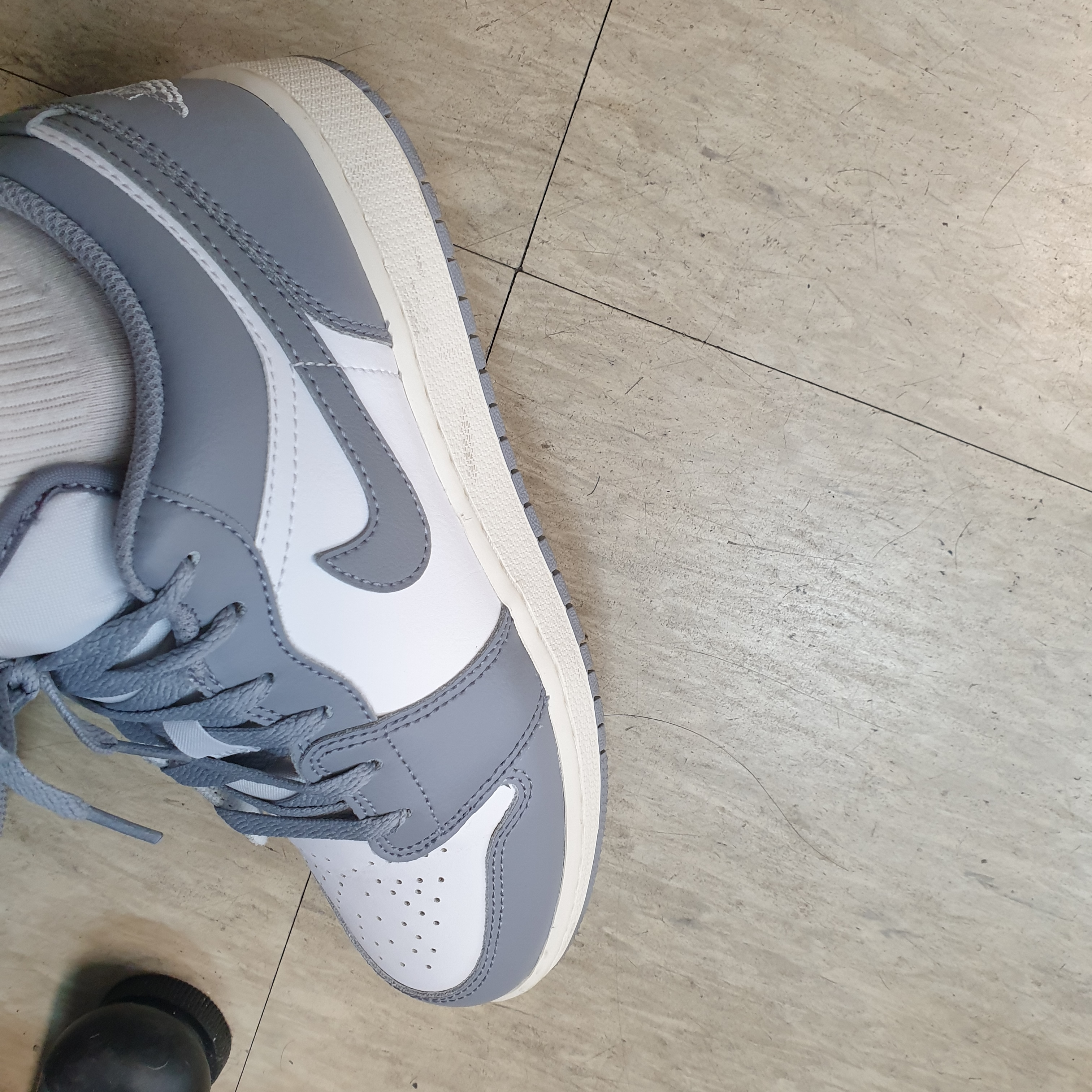 (GS) Jordan 1 Low Stealth and White 착용 스타일 - 1
