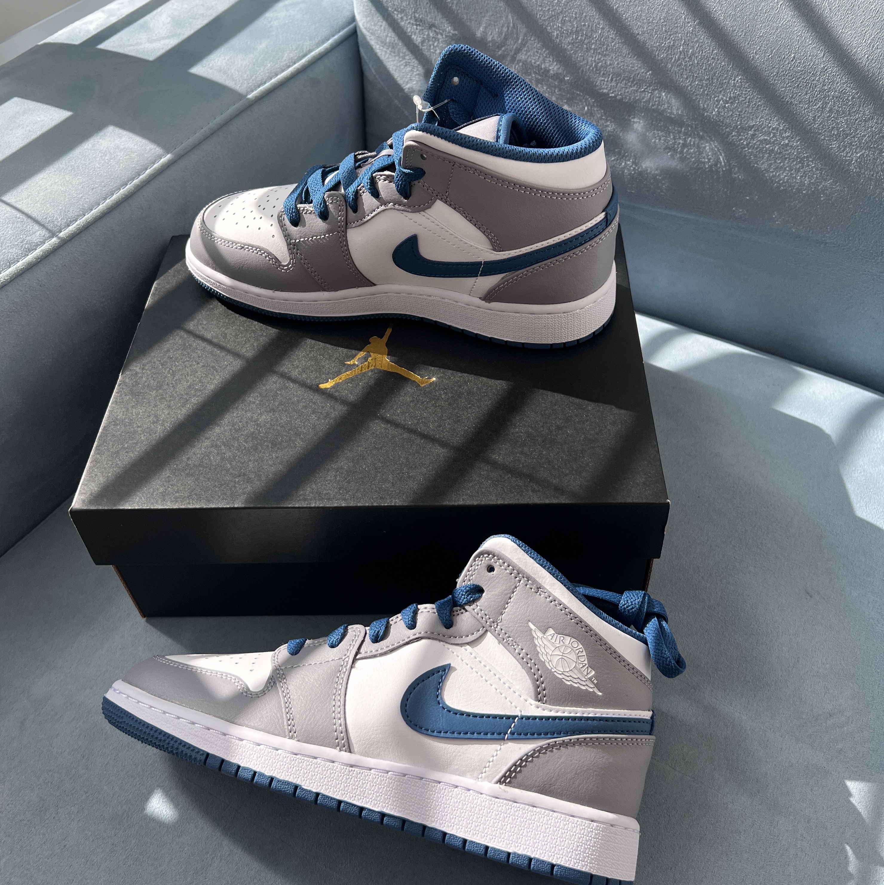 (GS) Jordan 1 Mid Cement Grey True Blue 착용 스타일