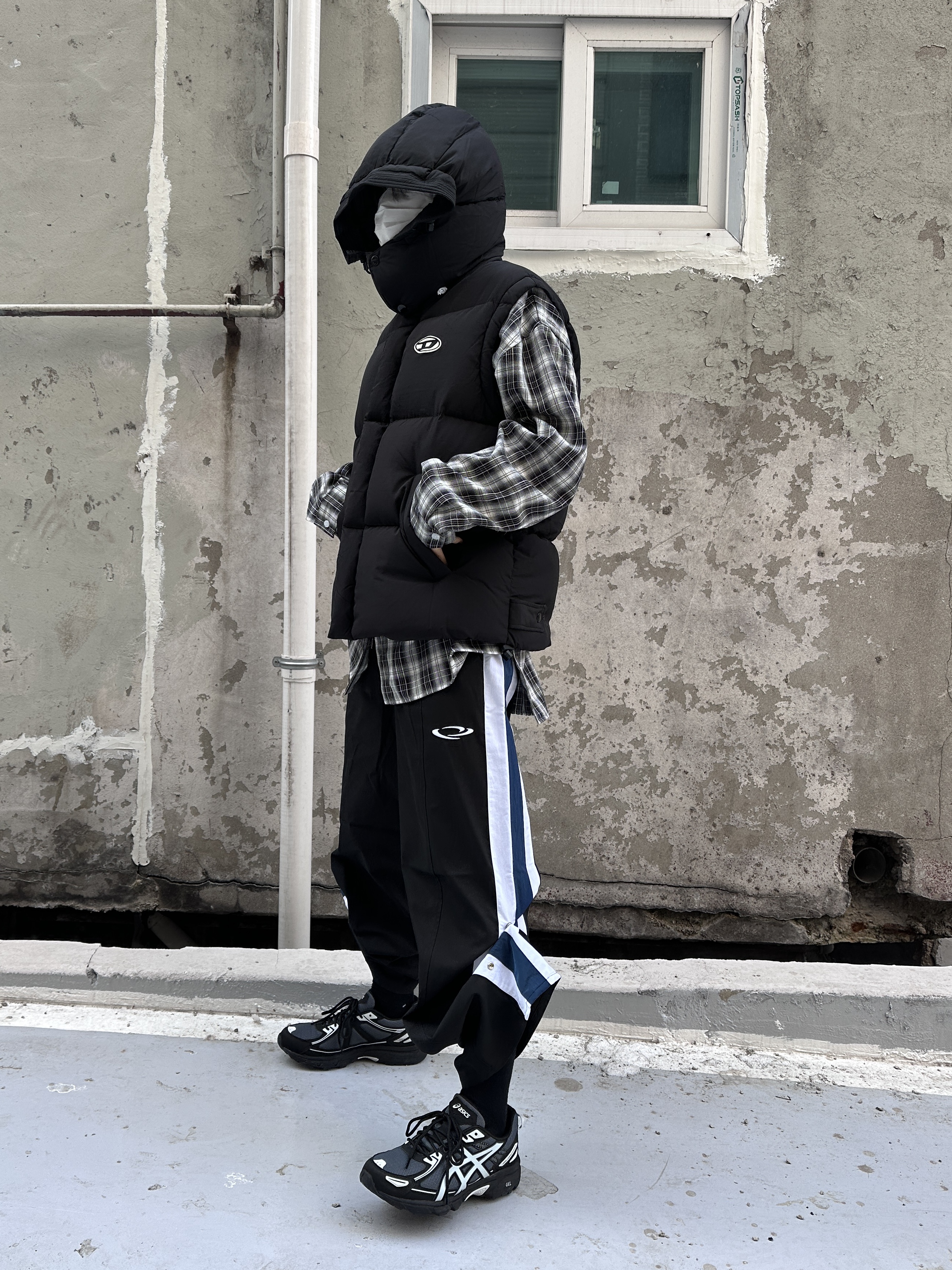 Diesel Polygiene Viraloff Rolf Real Down Vest Black, Asics Gel-Venture 6 Carrier Grey 착용 스타일 - 3