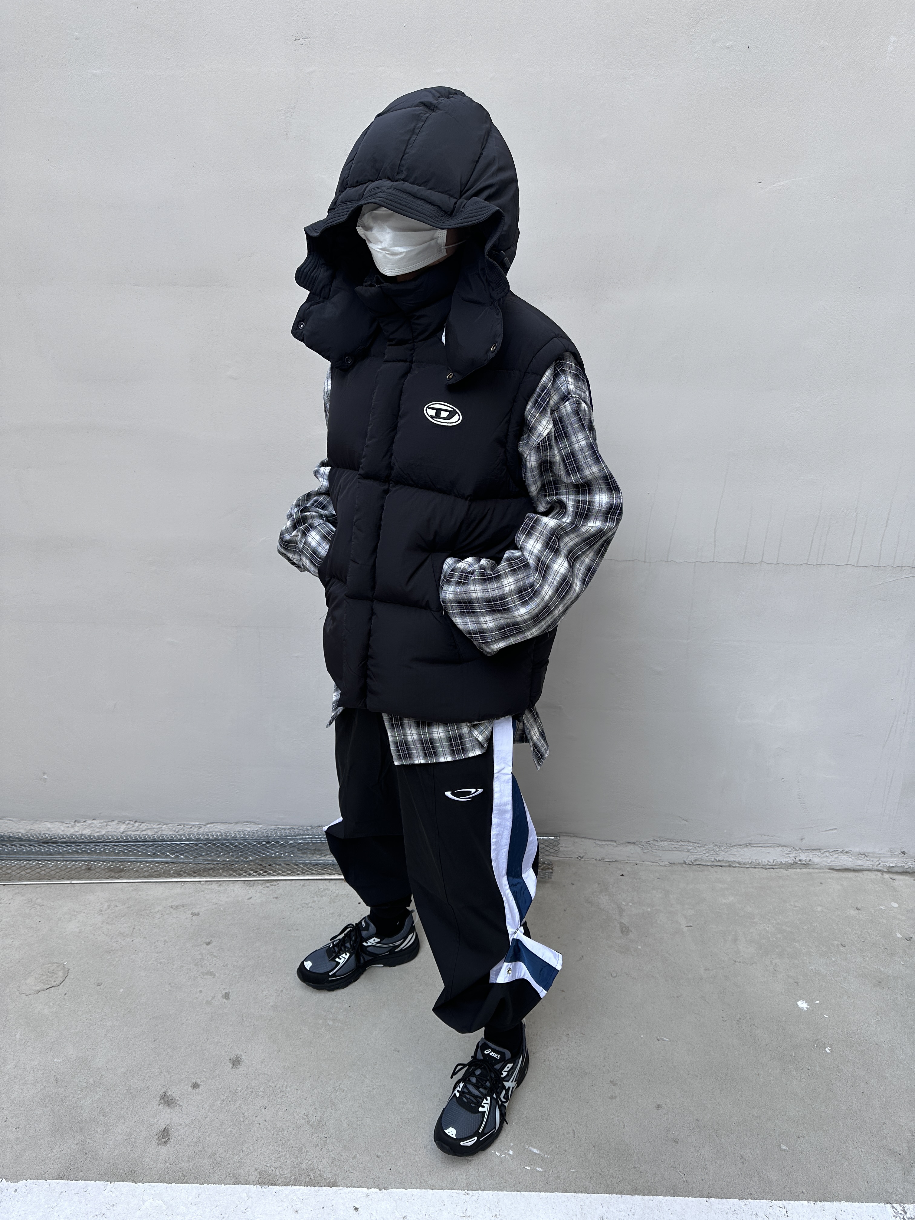Diesel Polygiene Viraloff Rolf Real Down Vest Black, Asics Gel-Venture 6 Carrier Grey 착용 스타일 - 5