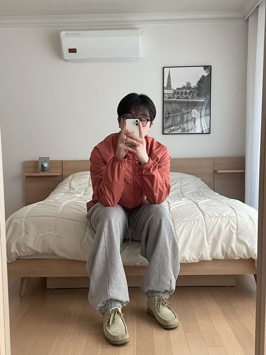 Clarks Wallabee Maple Suede 착용 스타일 - 2