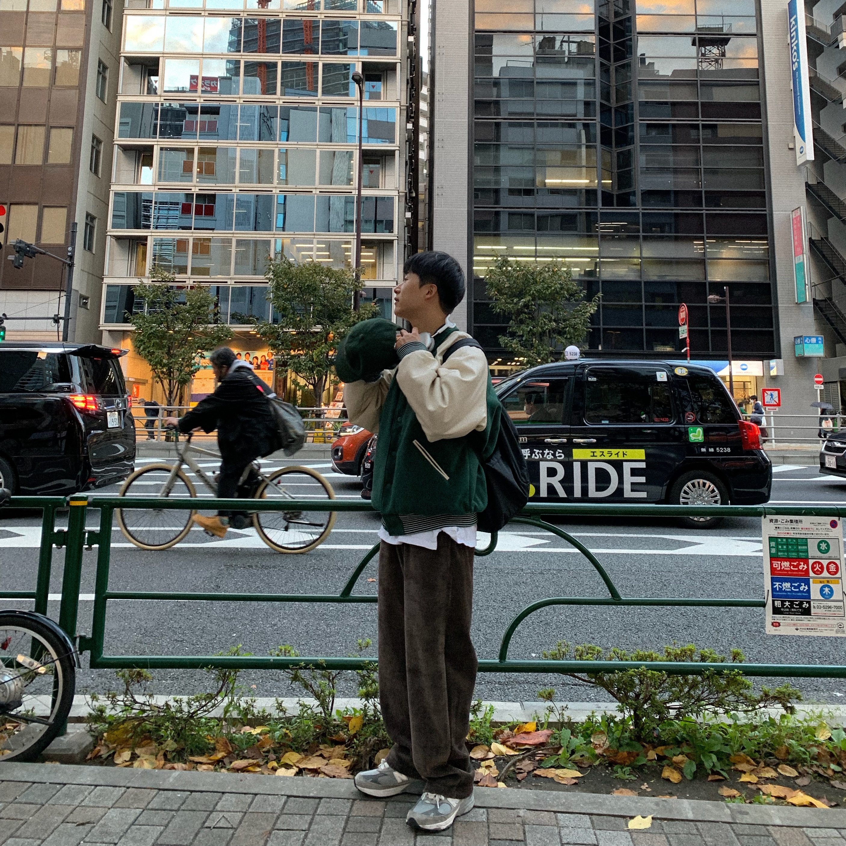 Apple AirPods Max Lightning Silver (Korean Ver.), New Balance 993 Made in USA Grey - D Standard 착용 스타일 - 1