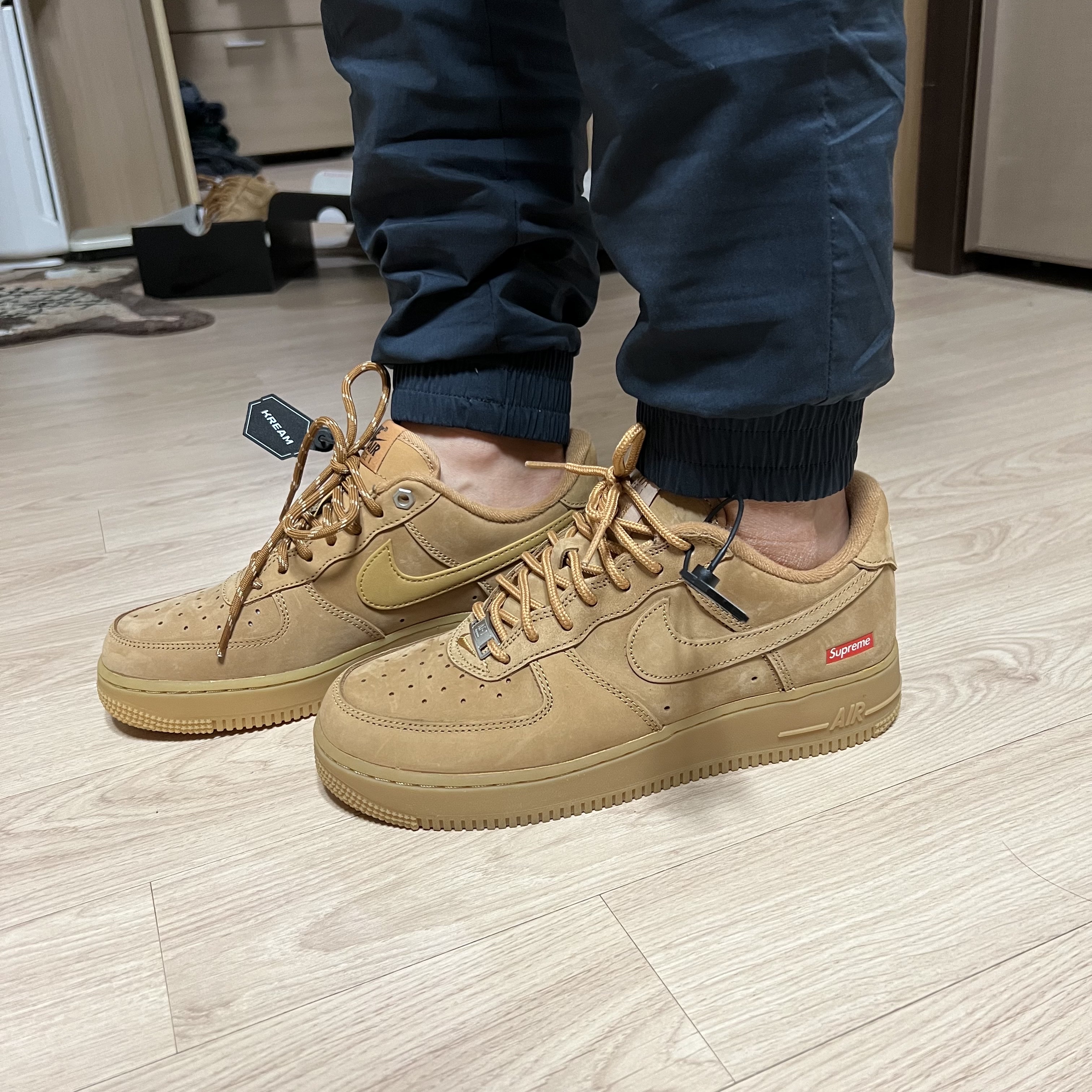 Nike x Supreme Air Force 1 Low Flax, Nike Air Force 1 '07 WB Flax 착용 스타일