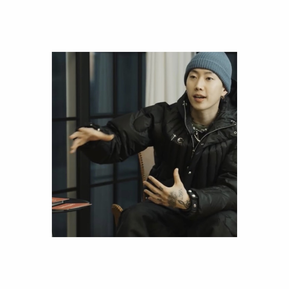 Adidas Superstar Core Black White, Thug Club Cave Down Jacket Black 착용 스타일 - 2