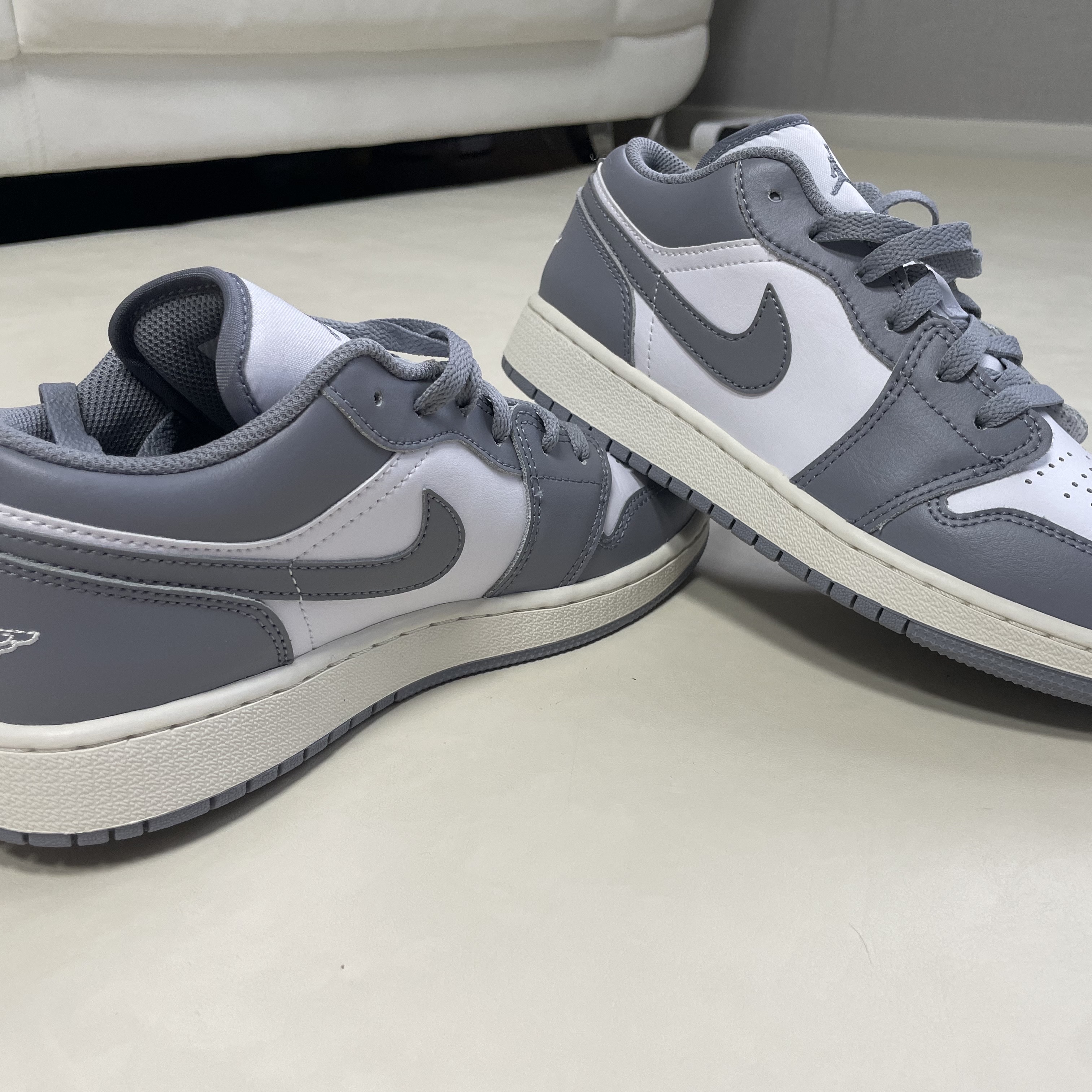 (GS) Jordan 1 Low Stealth and White 착용 스타일