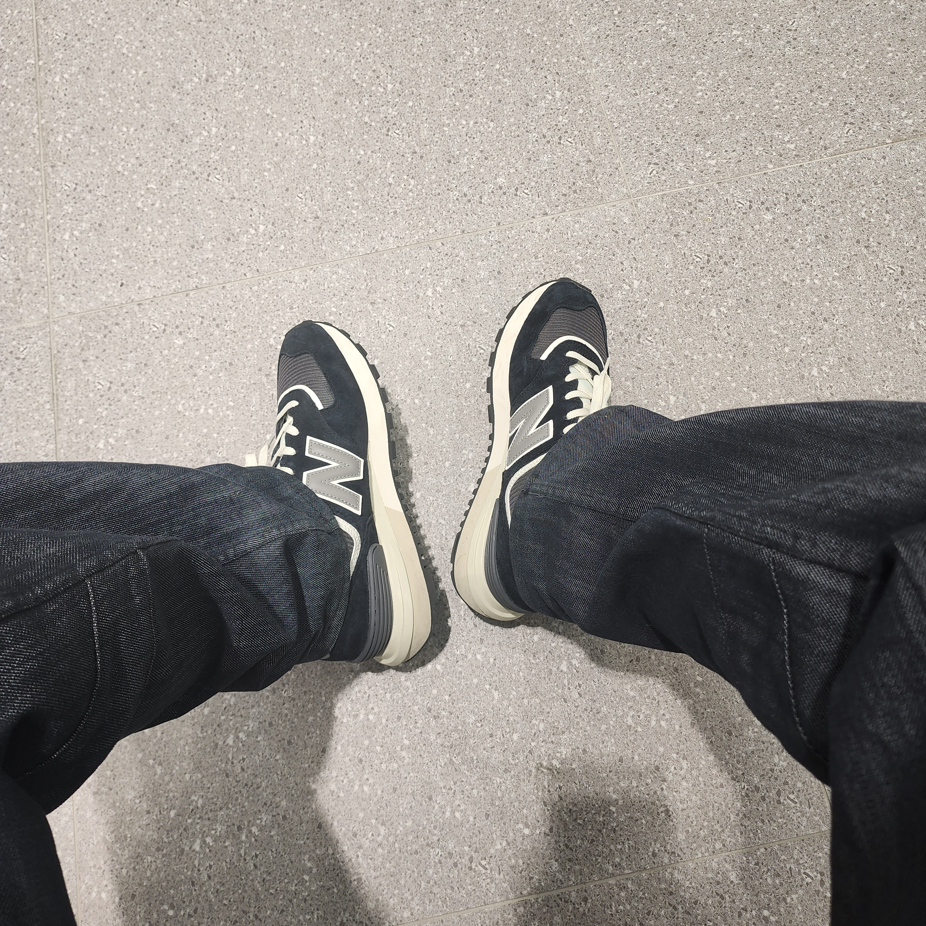 New Balance 574 Legacy Black 착용 스타일