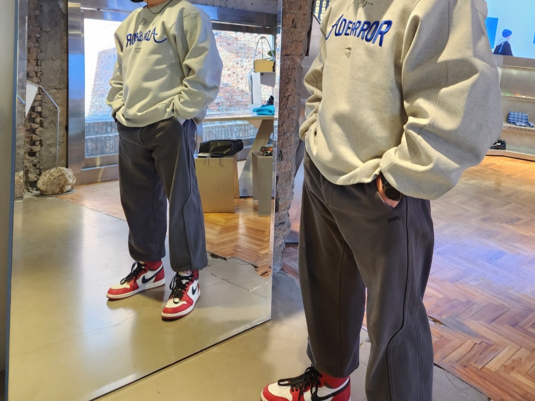 Jordan 1 Retro High OG Chicago 2022, Ader Error Verif Logo Sweatshirt Grey 착용 스타일