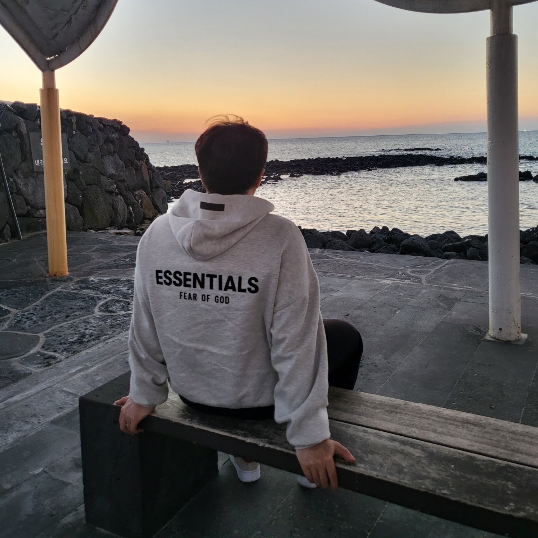 Essentials The Core Collection Hoodie Light Oatmeal, Nike Air Force 1 '07 SE First Use Light Stone 착용 스타일 - 2