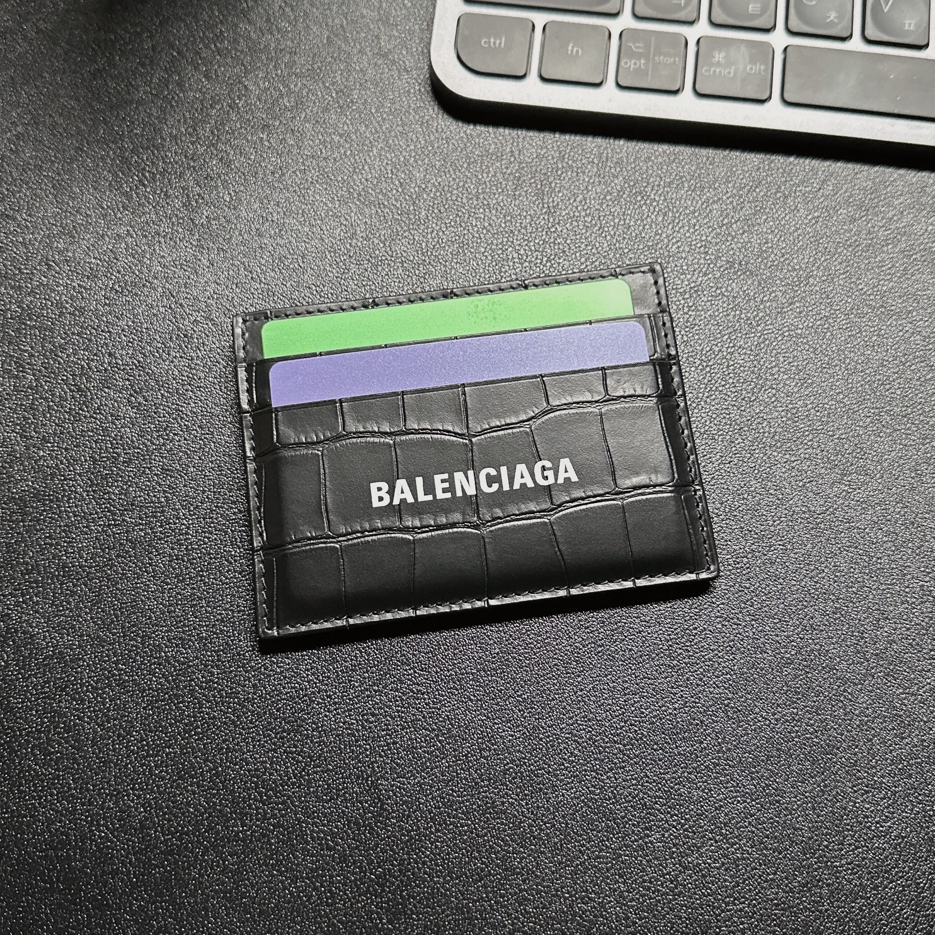 Balenciaga Matte Crocodile Embossed Calfskin Cash Card Holder Black 착용 스타일
