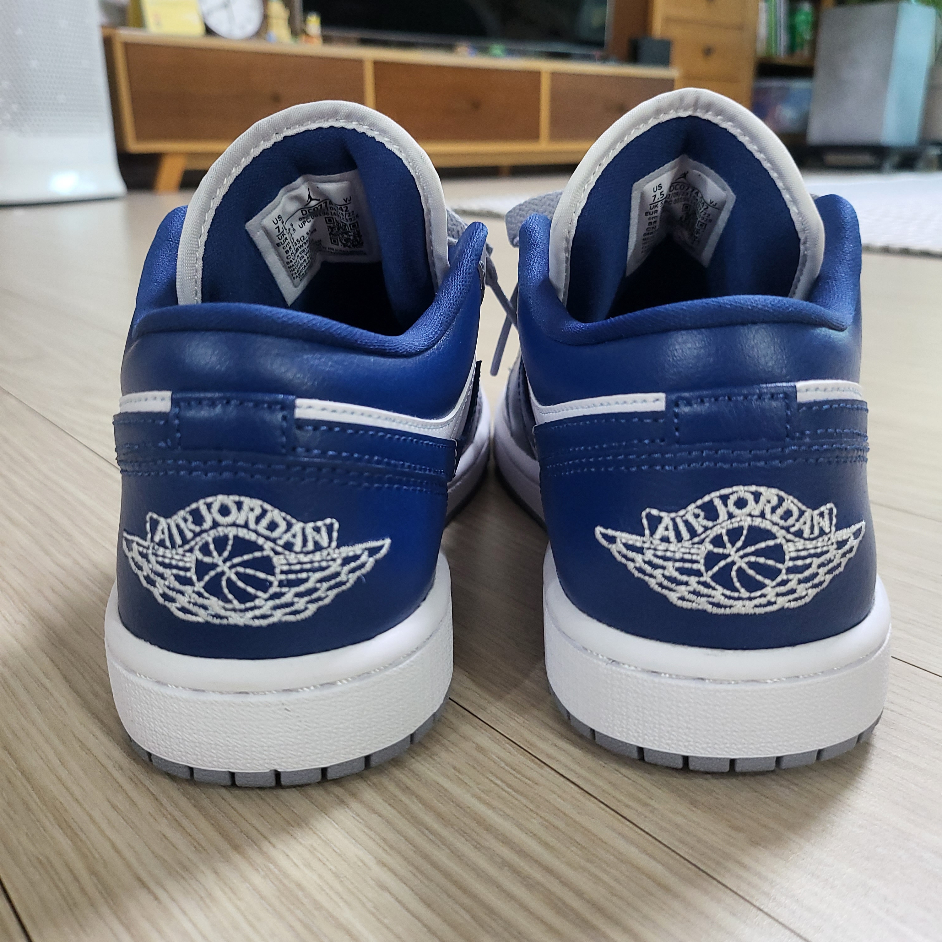 (W) Jordan 1 Low White Grey Blue 착용 스타일 - 2
