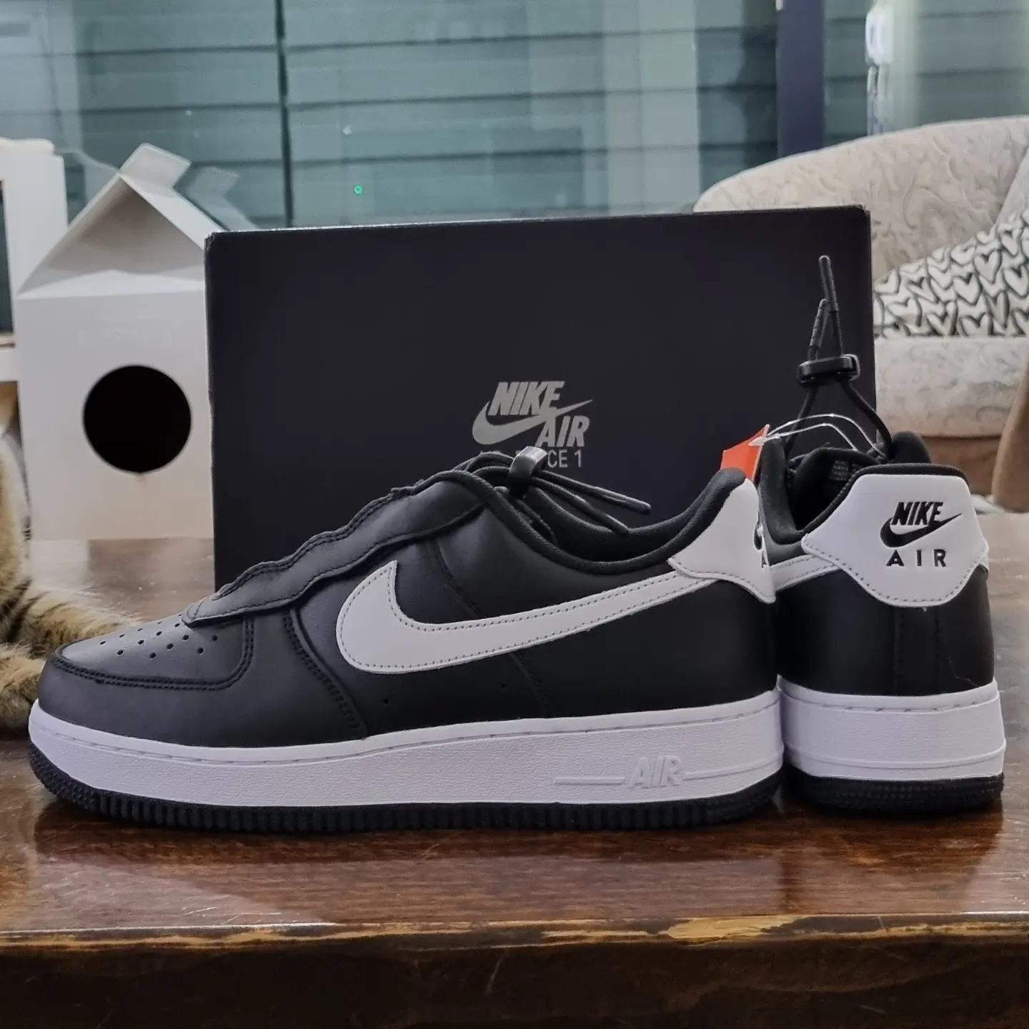 Jordan 1 Mid SE Diamond, Nike Air Force 1 '07 LV8 Hangul Day 착용 스타일 - 2