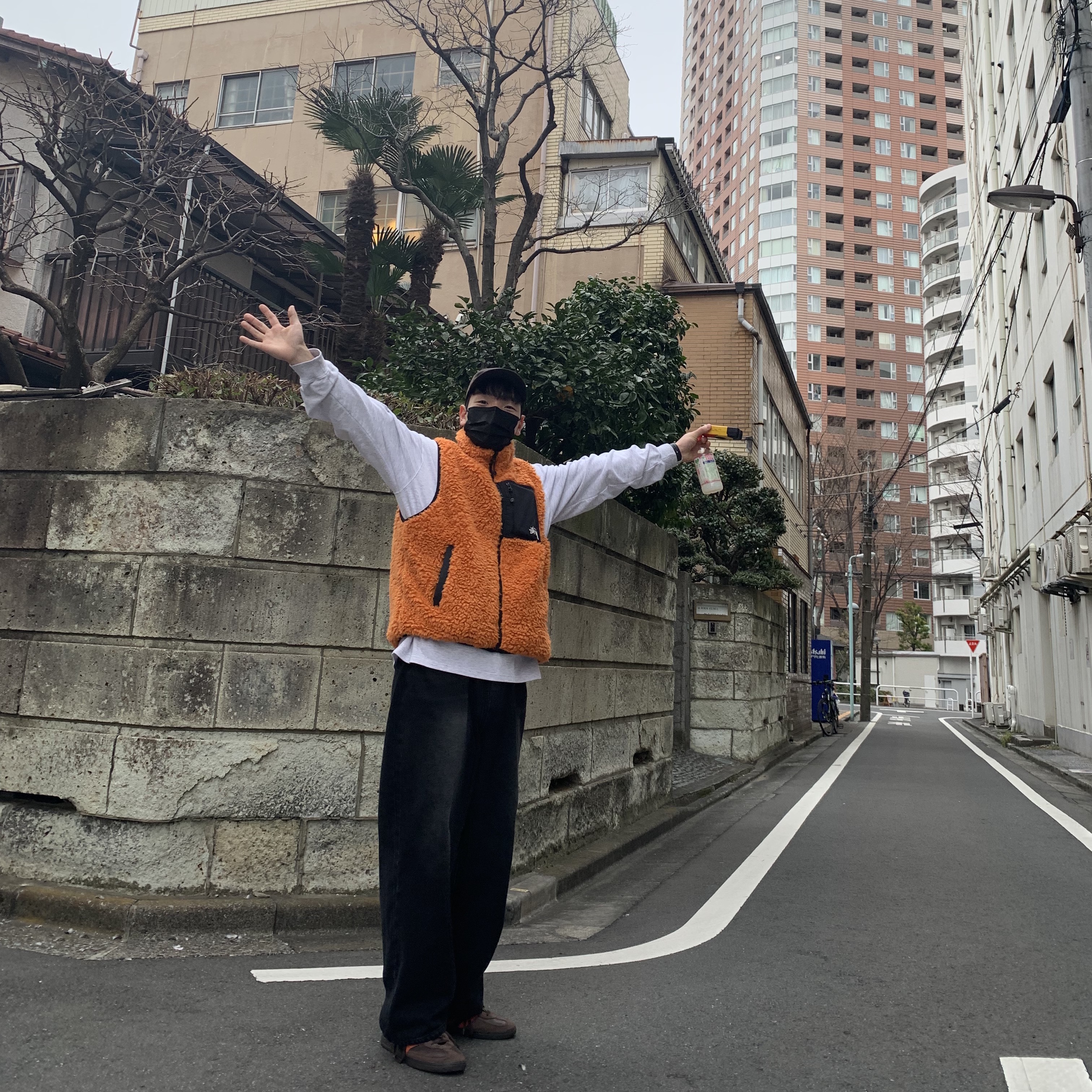 Stussy Sherpa Vest Orange 착용 스타일