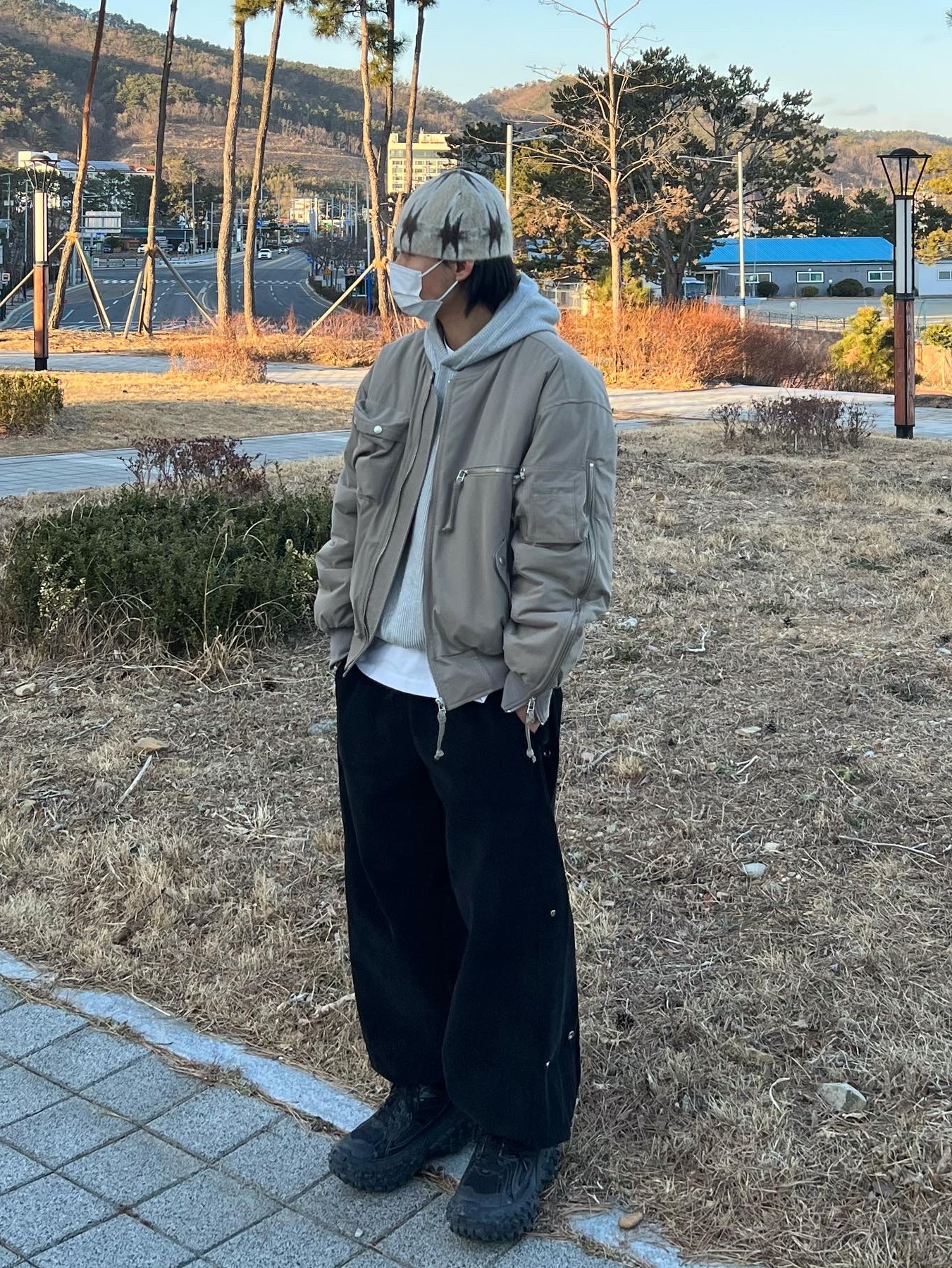 Balenciaga Defender Sneakers Black 착용 스타일 - 2