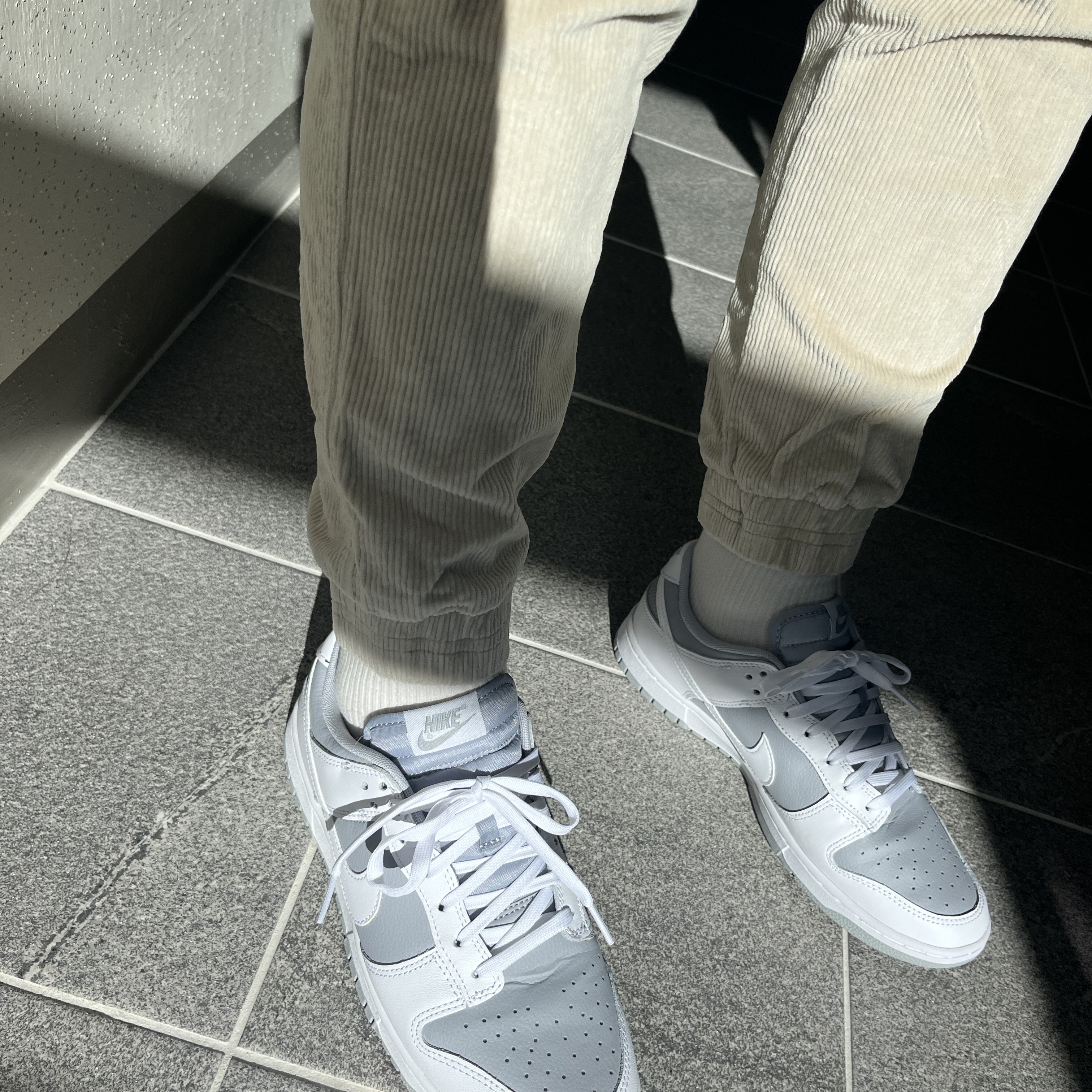 Nike Dunk Low Retro White Neutral Grey 착용 스타일