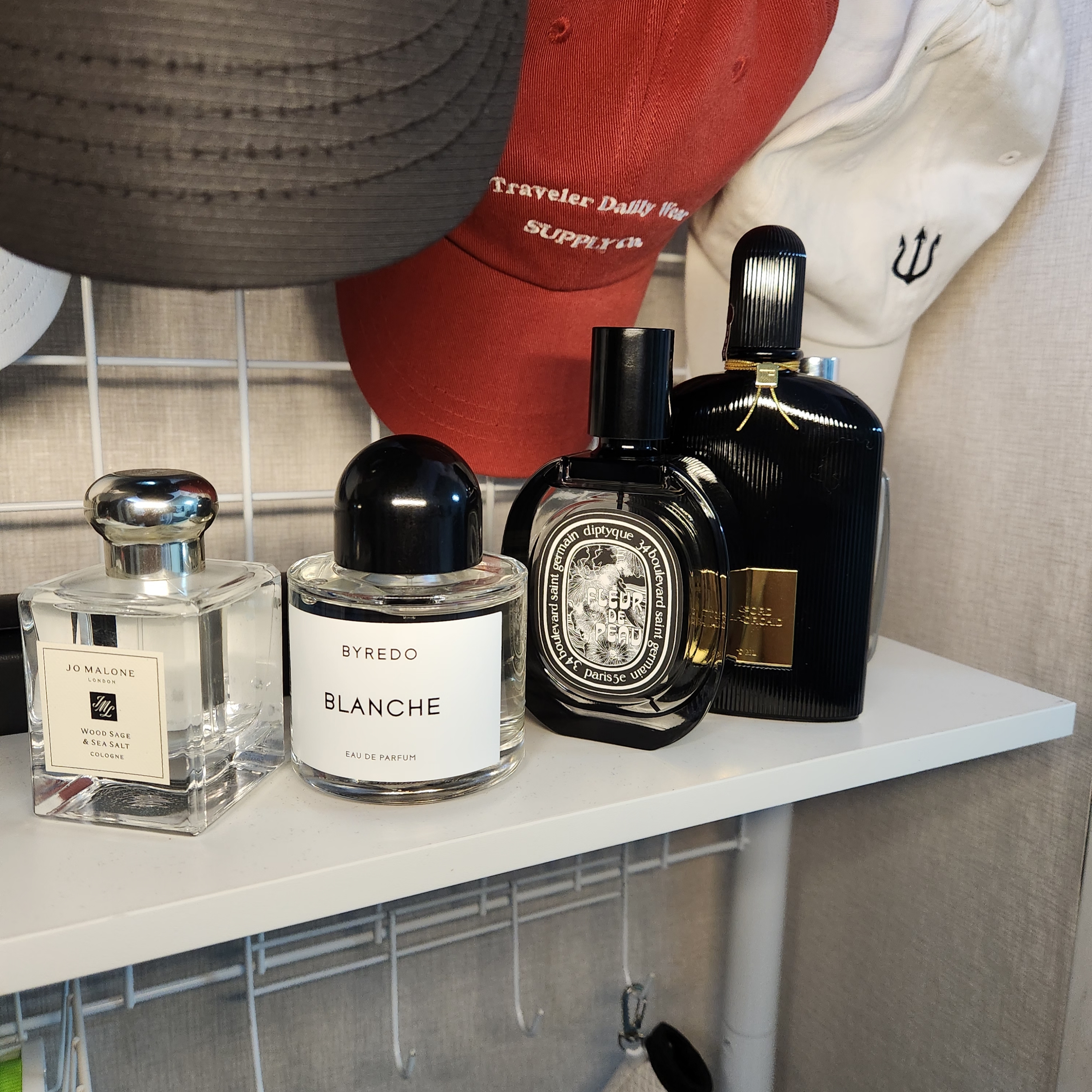 Diptyque Fleur De Peau Eau De Parfum 75ml, Byredo Blanche Eau De Parfum 100ml 착용 스타일