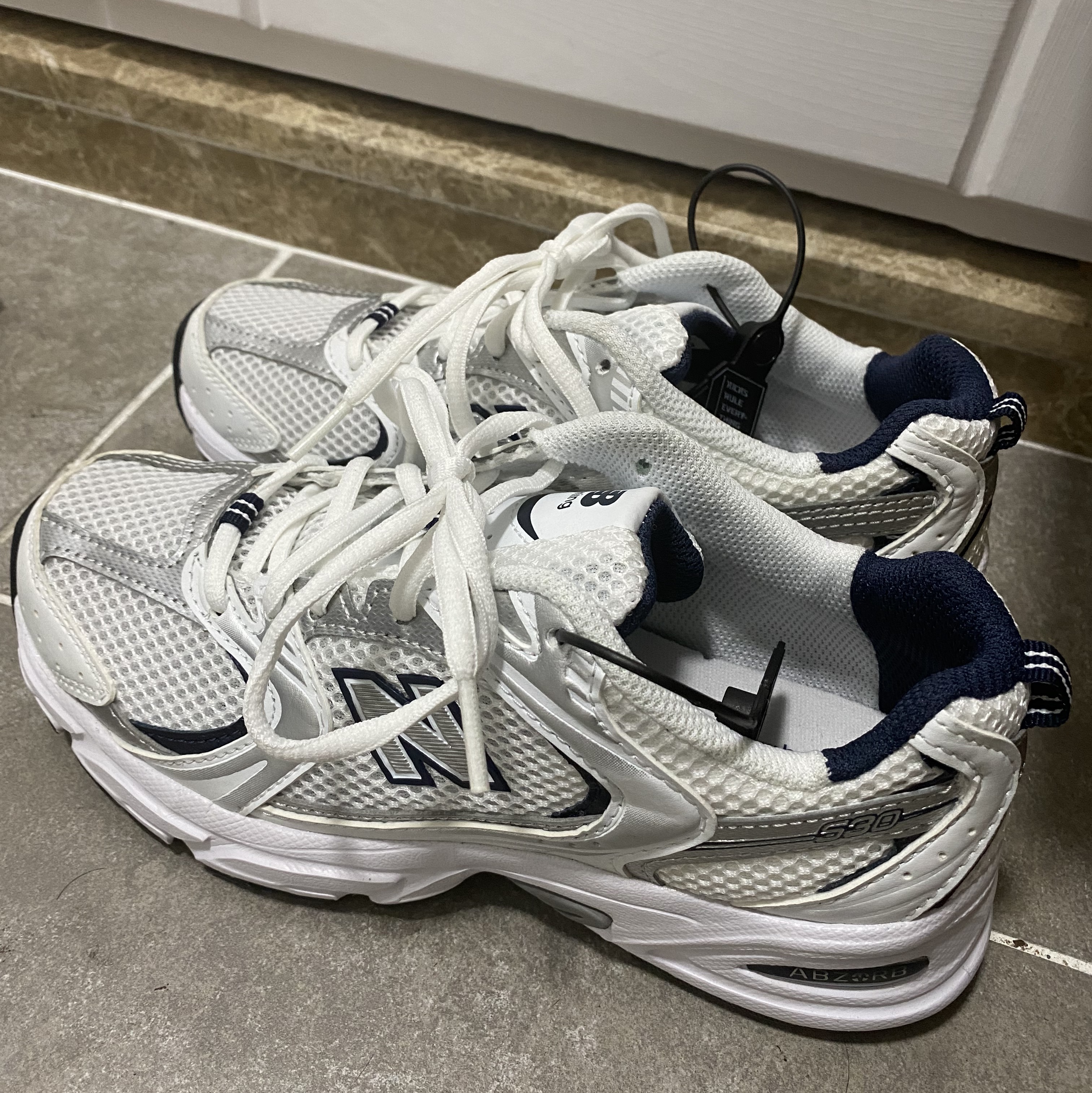 New Balance 530 White 착용 스타일