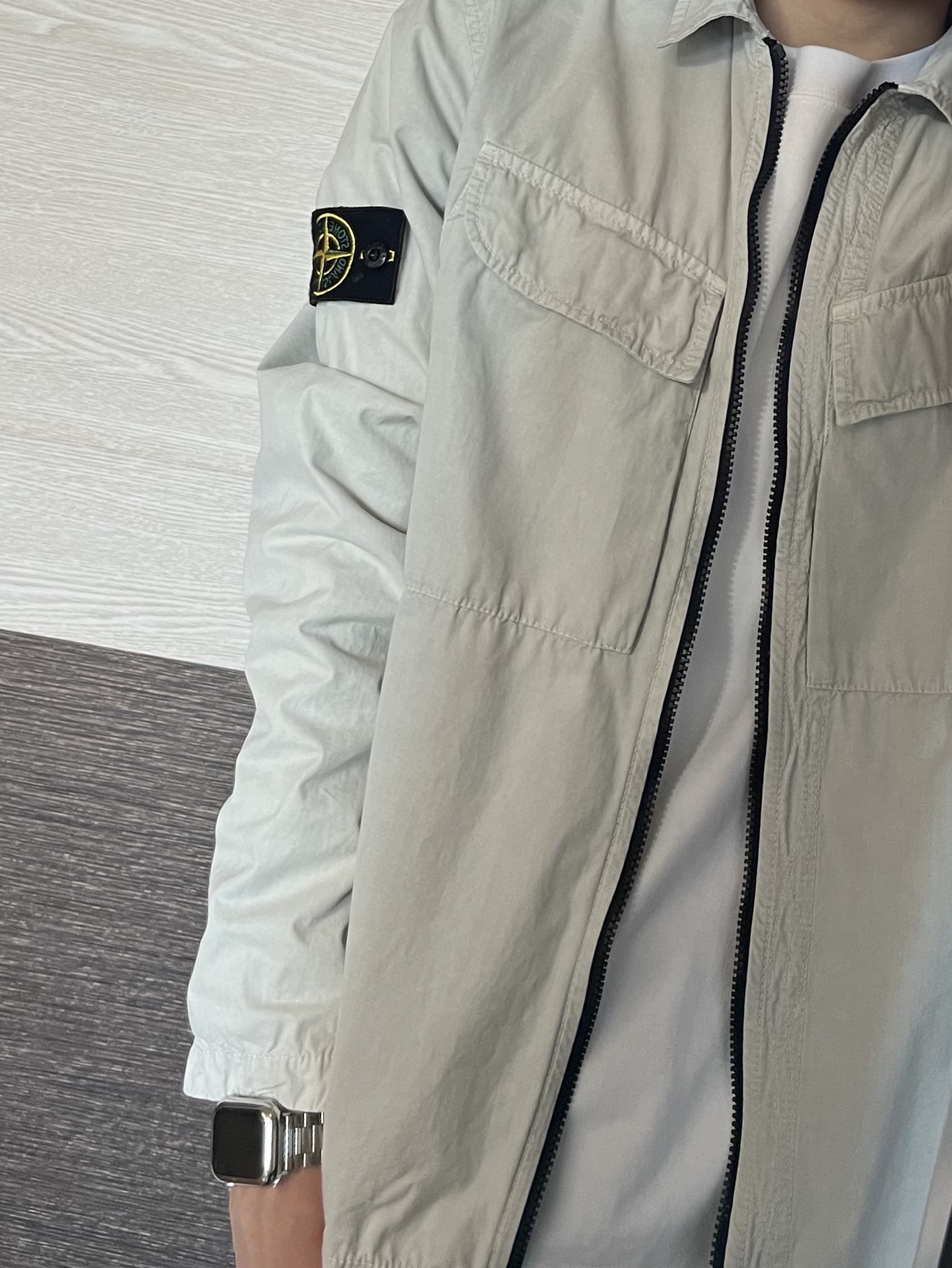 Stone Island 101WN Brushed Cotton Canvas T.CO+OLD Overshirt Light Grey - 22FW, Apple Watch SE 40mm GPS Silver Aluminum Case with Sport Band Abyss Blue (Korean Ver.) 착용 스타일