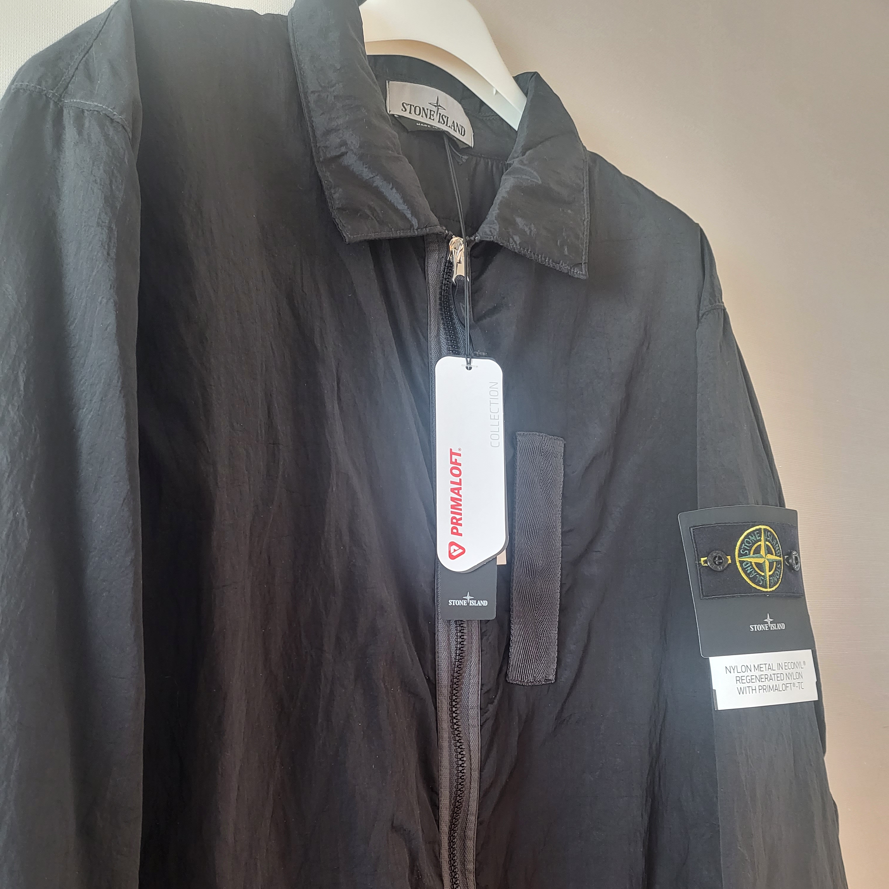 Stone Island Q0519 Nylon Metal Econyl Regenerated Nylon Primaloft Jacket Black - 22FW 착용 스타일