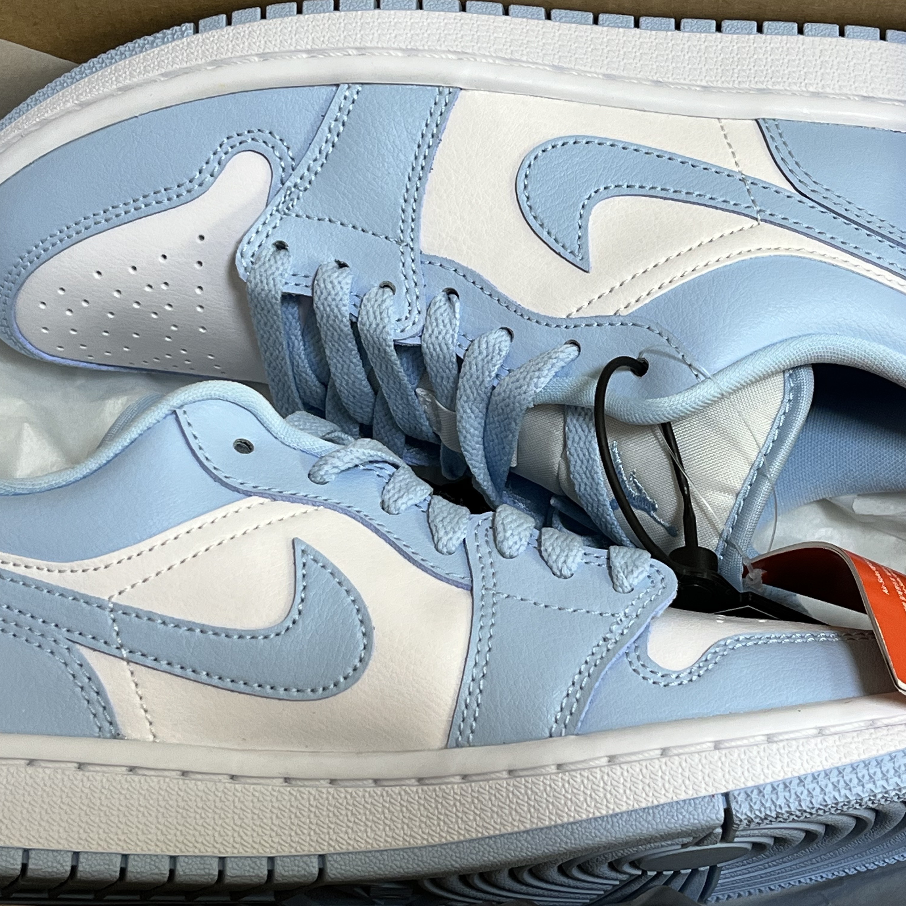 (W) Jordan 1 Low White Ice Blue 착용 스타일 - 1