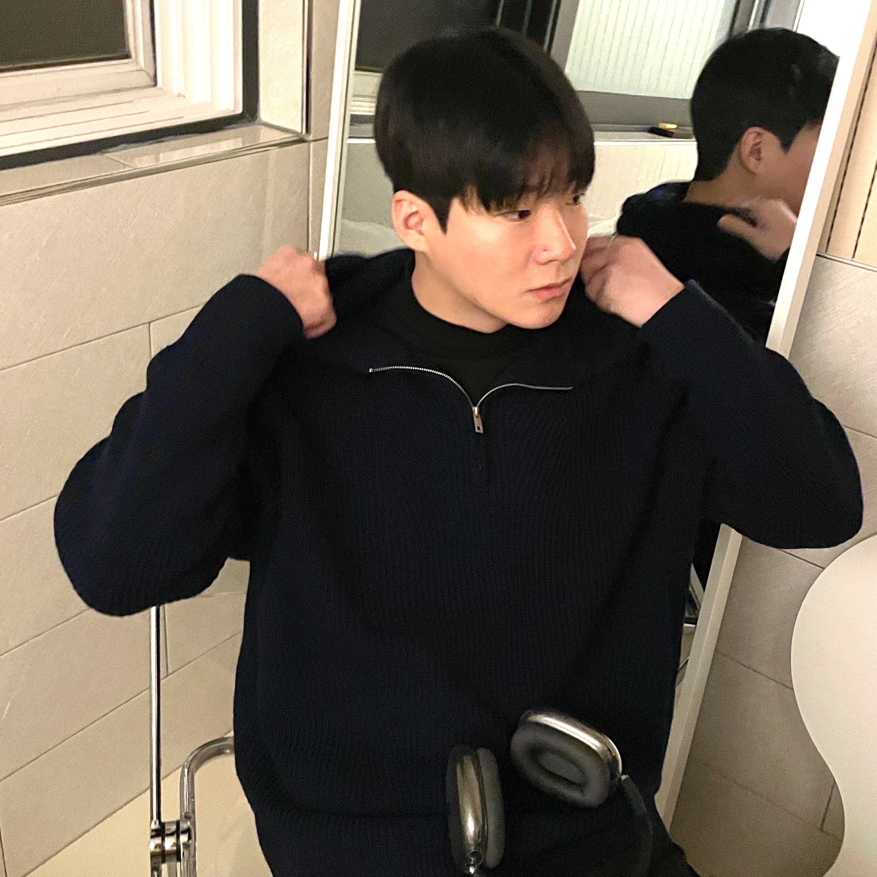 Apple AirPods Max Lightning Space Gray (Korean Ver.), Undermycar x Umbro 2Way Backpack Black 착용 스타일 - 1