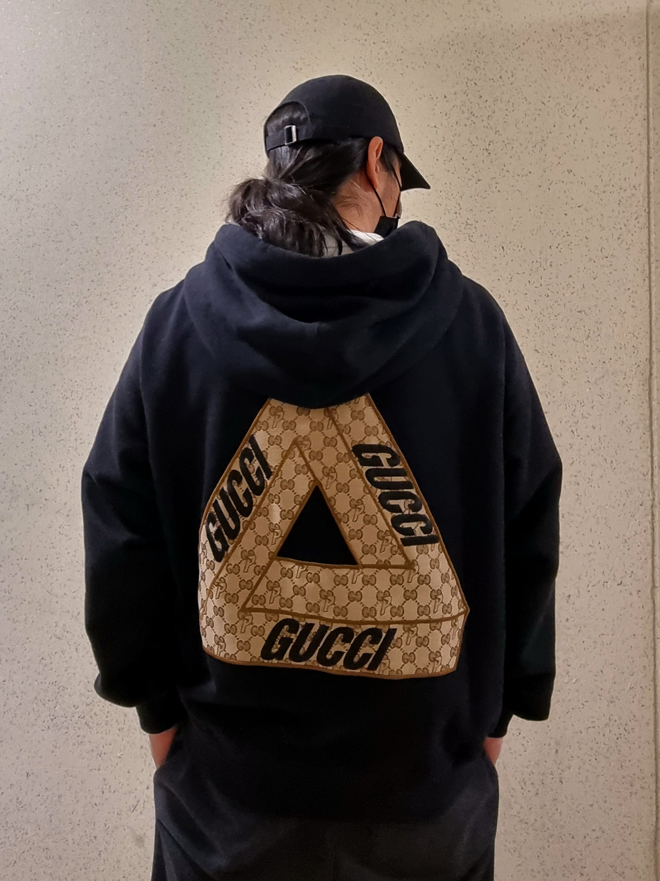 Palace x Gucci Hoodie with Tri-Ferg GG Patch Black - 22FW 착용 스타일