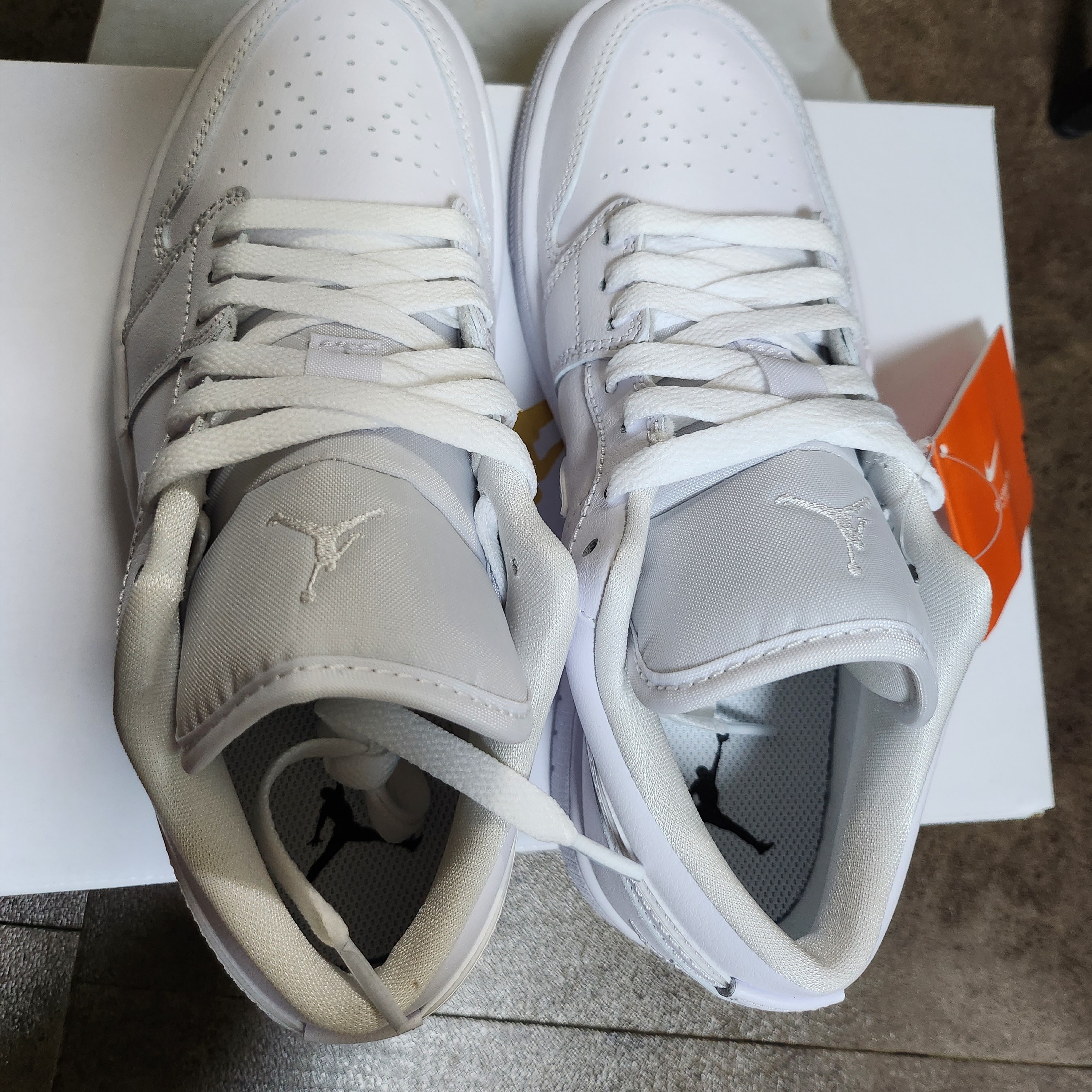 (W) Jordan 1 Low Triple White 2022 착용 스타일 - 3