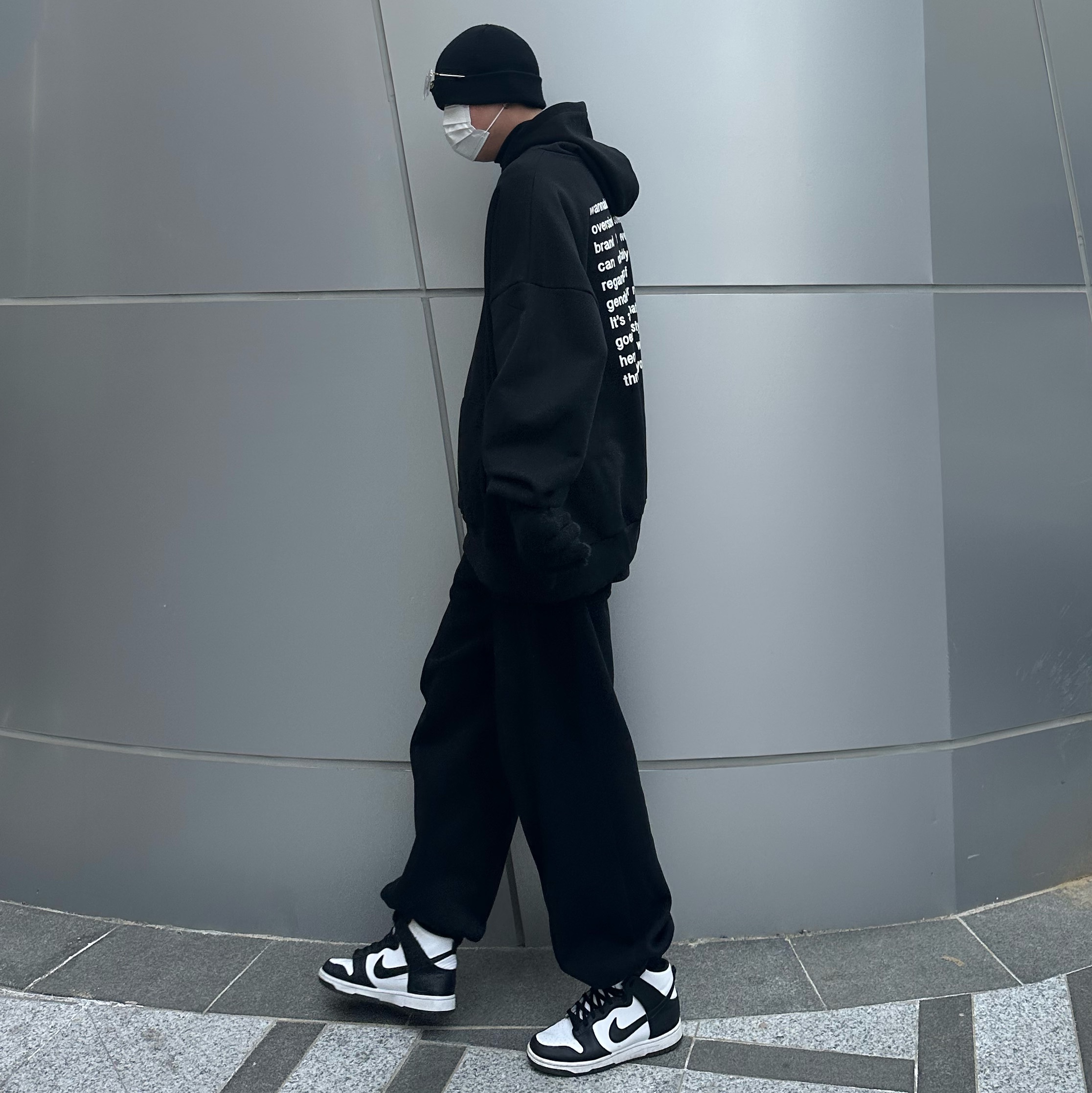 Stussy Big Basic Thinsulate Beanie Black, Nike Dunk High Retro Black and White 착용 스타일 - 3