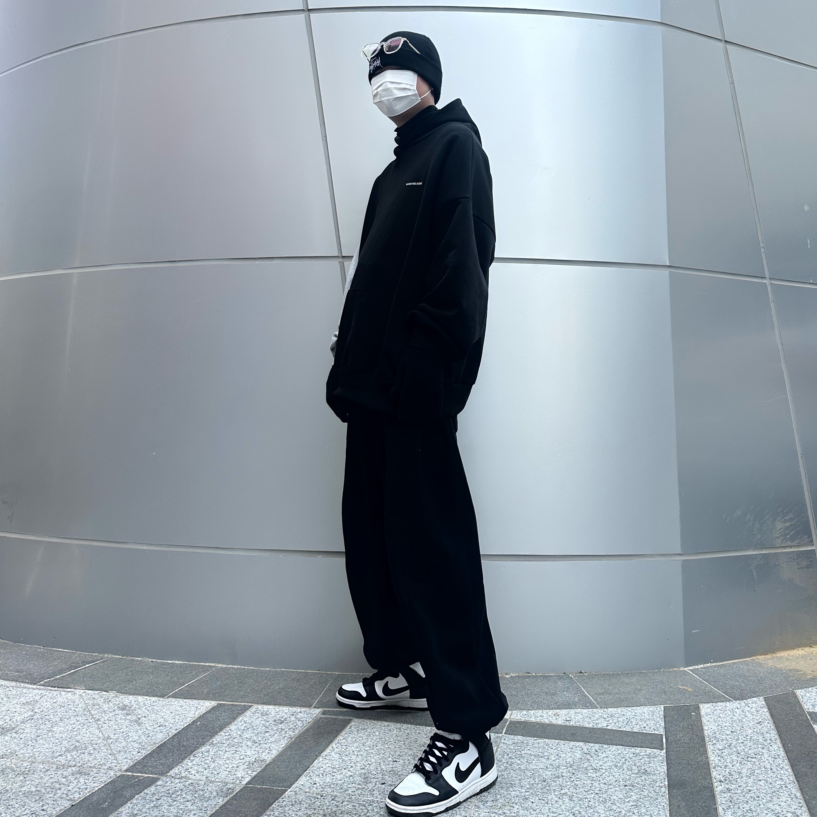 Stussy Big Basic Thinsulate Beanie Black, Nike Dunk High Retro Black and White 착용 스타일 - 2