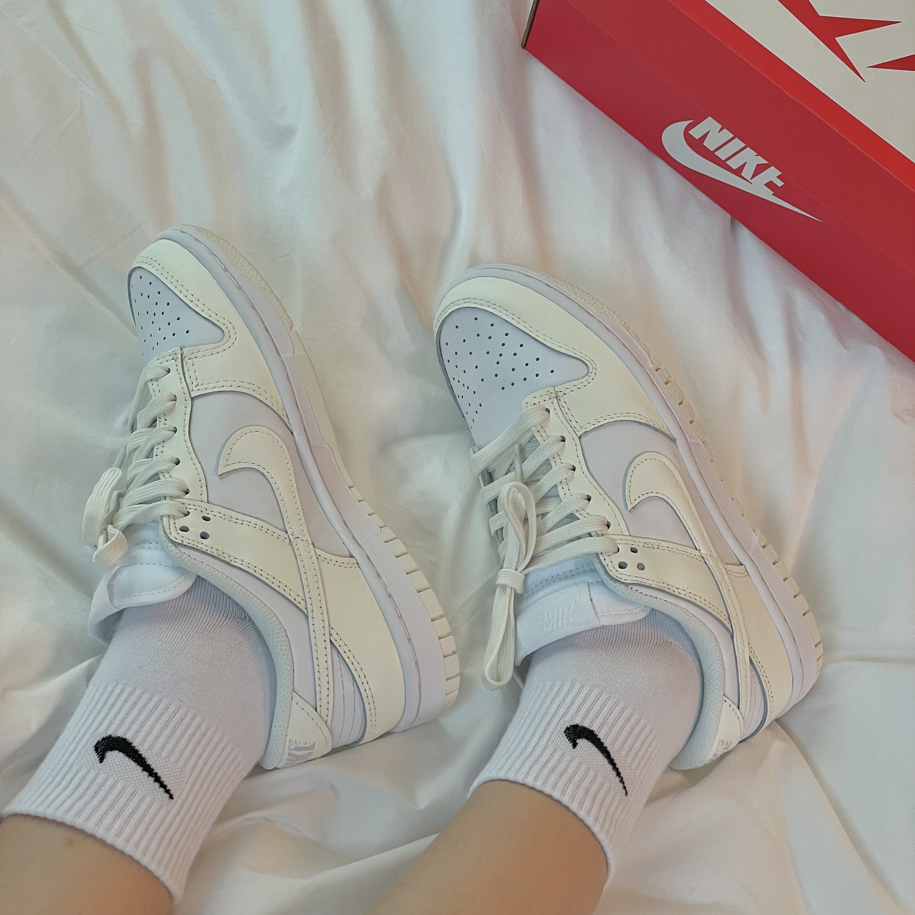 (W) Nike Dunk Low White and Sail 착용 스타일
