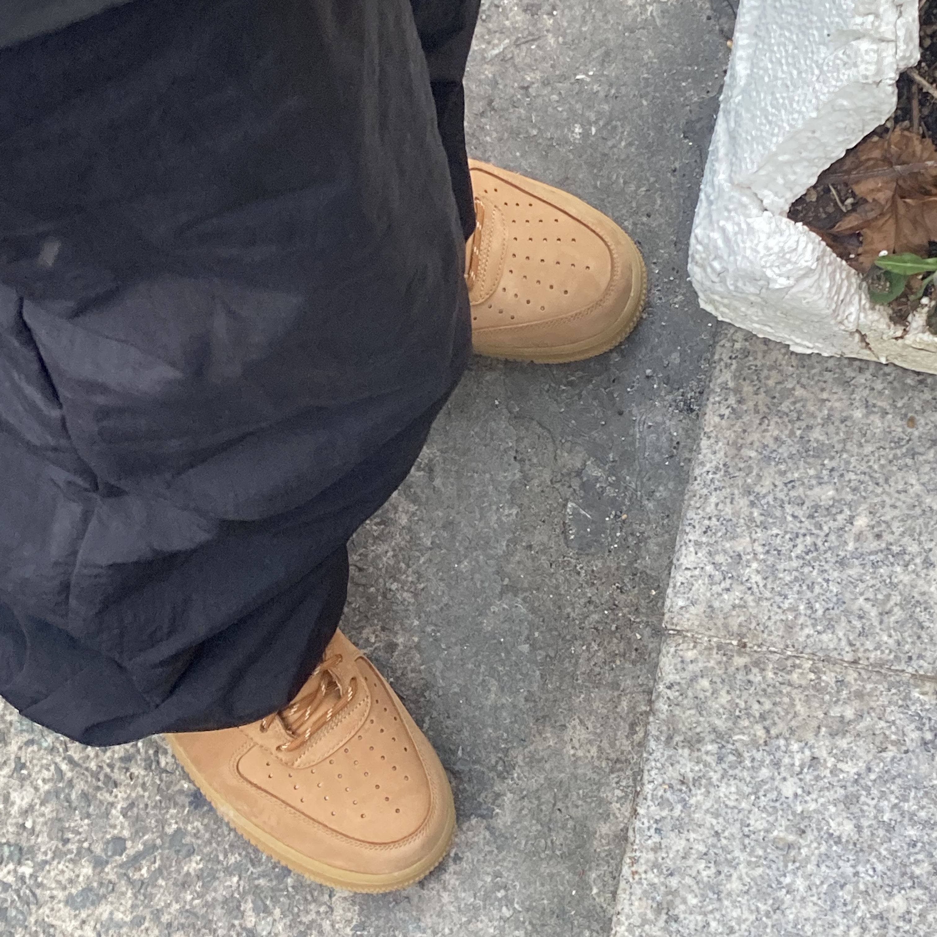 Nike Air Force 1 '07 WB Flax 착용 스타일
