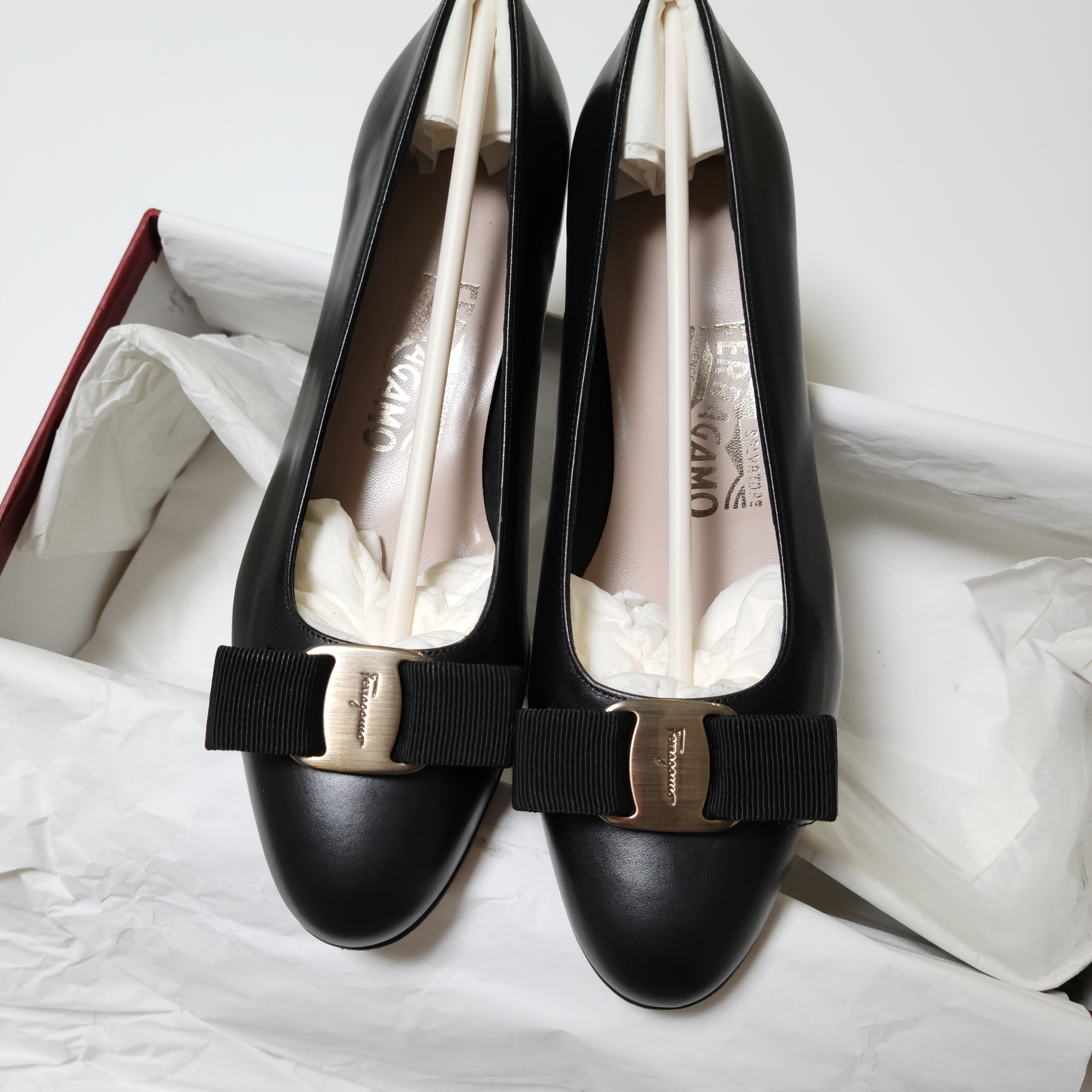 (W) Ferragamo Vara Bow Pump Shoe Black - D 착용 스타일 - 3