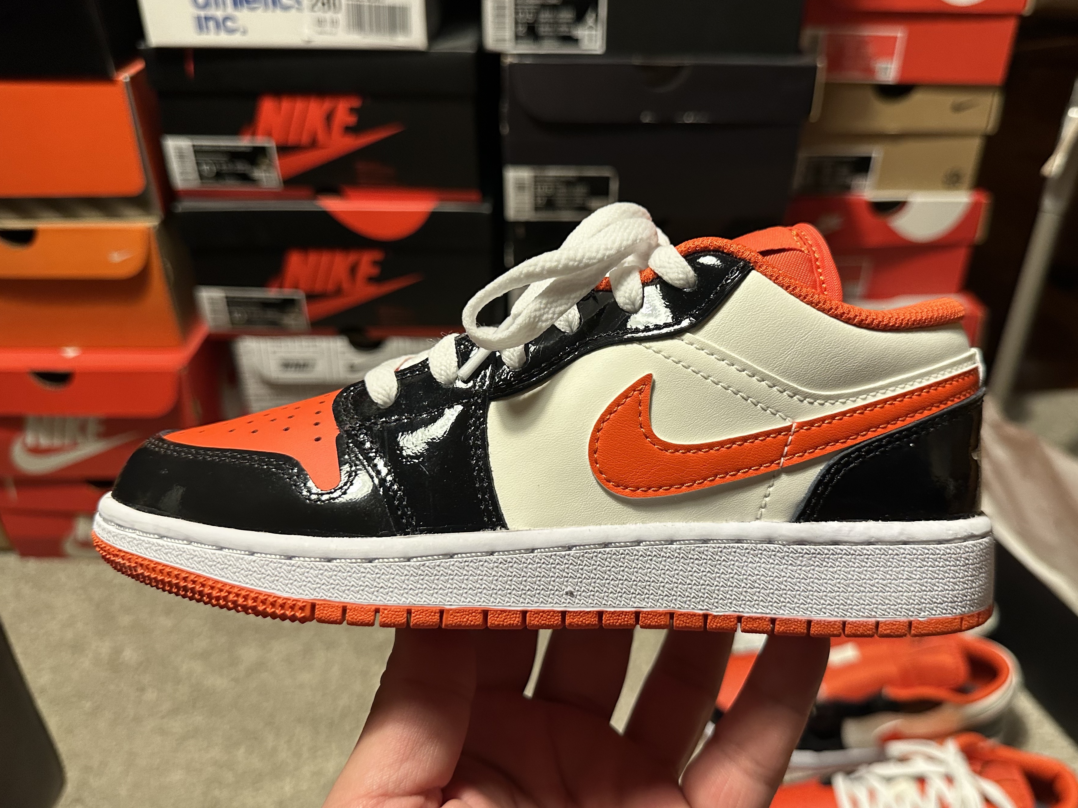 (GS) Jordan 1 Low SE Team Orange Black 착용 스타일 - 5