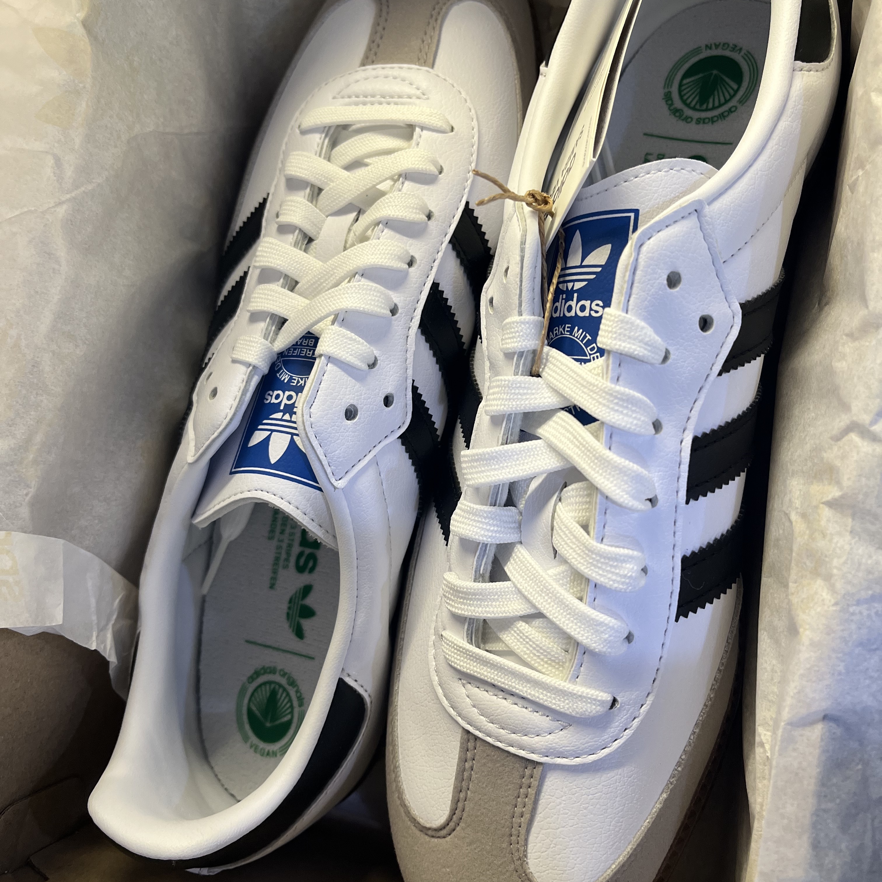 Adidas Samba Vegan White Black 착용 스타일