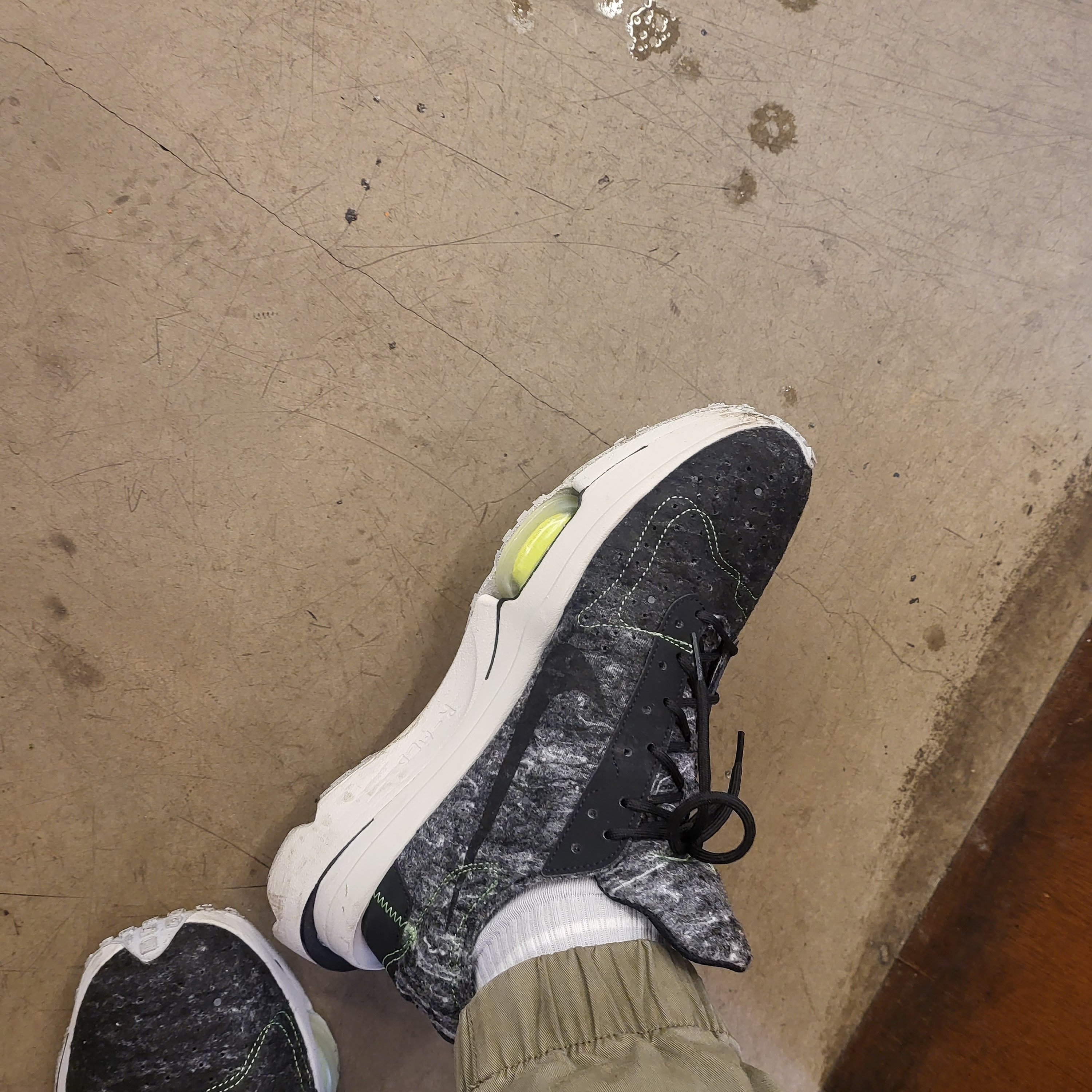 Nike Air Zoom Type Recycled Wool Pack Black Electric Green 착용 스타일 - 1